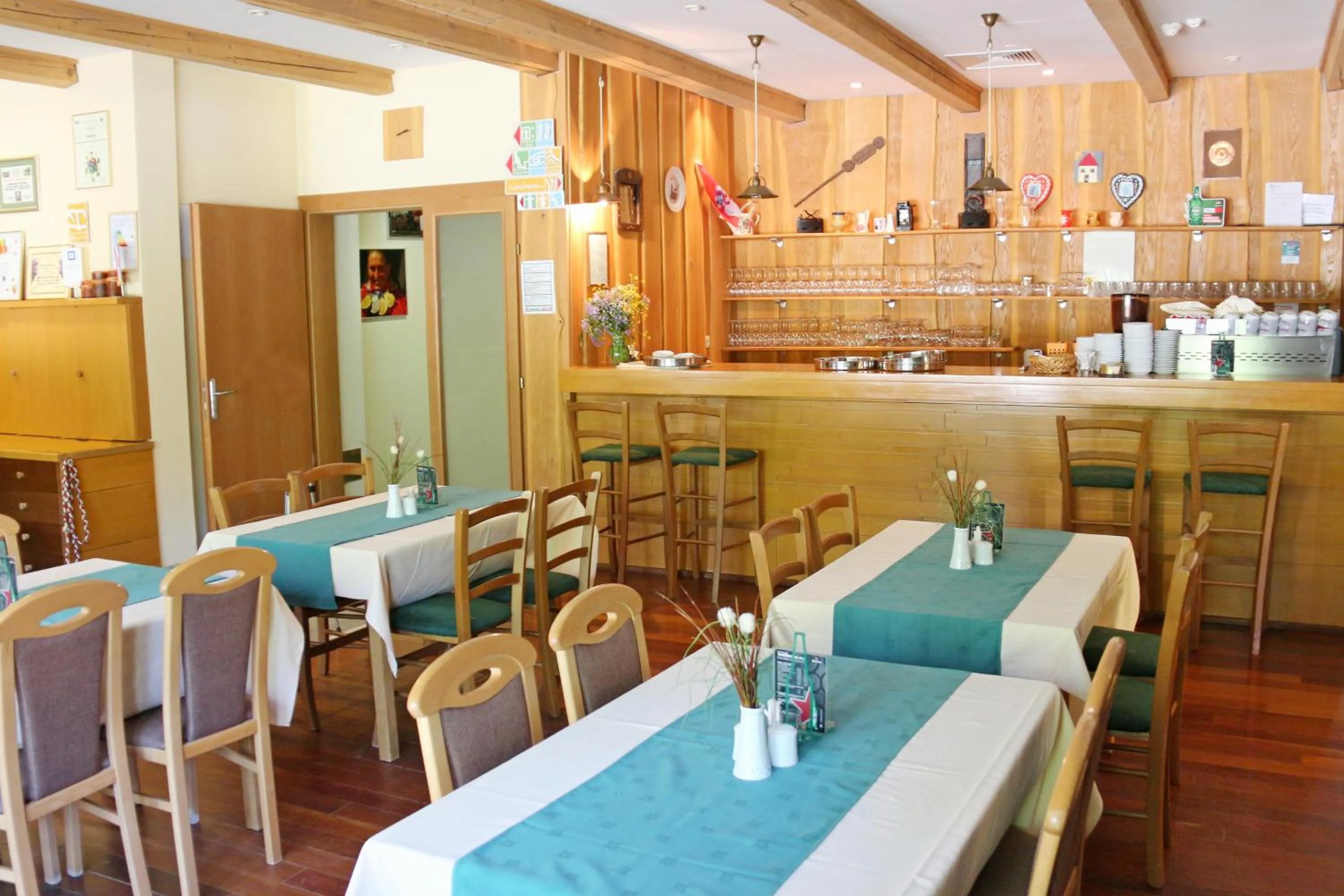 Restaurant/places to eat in Aparthotel Snjezna Kraljica