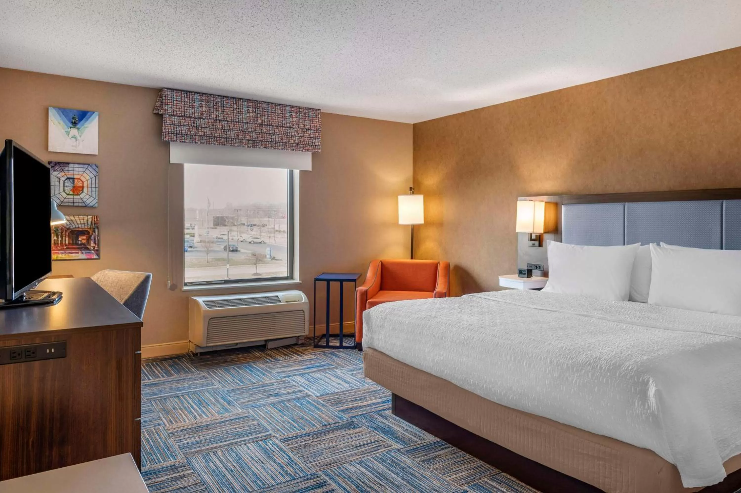 Bed in Hampton Inn Greenfield