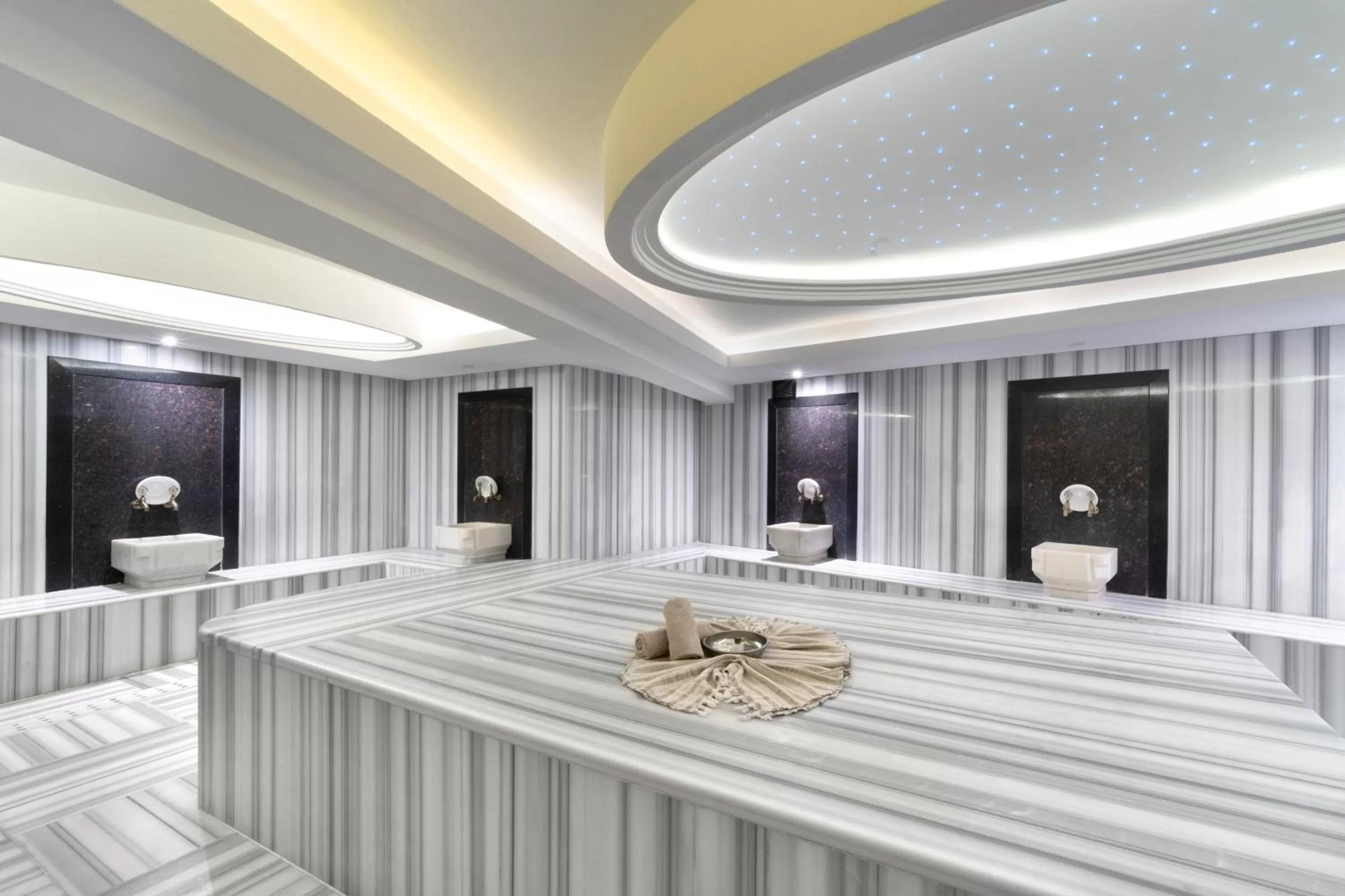 Steam room in Orka Royal Hotel & Spa