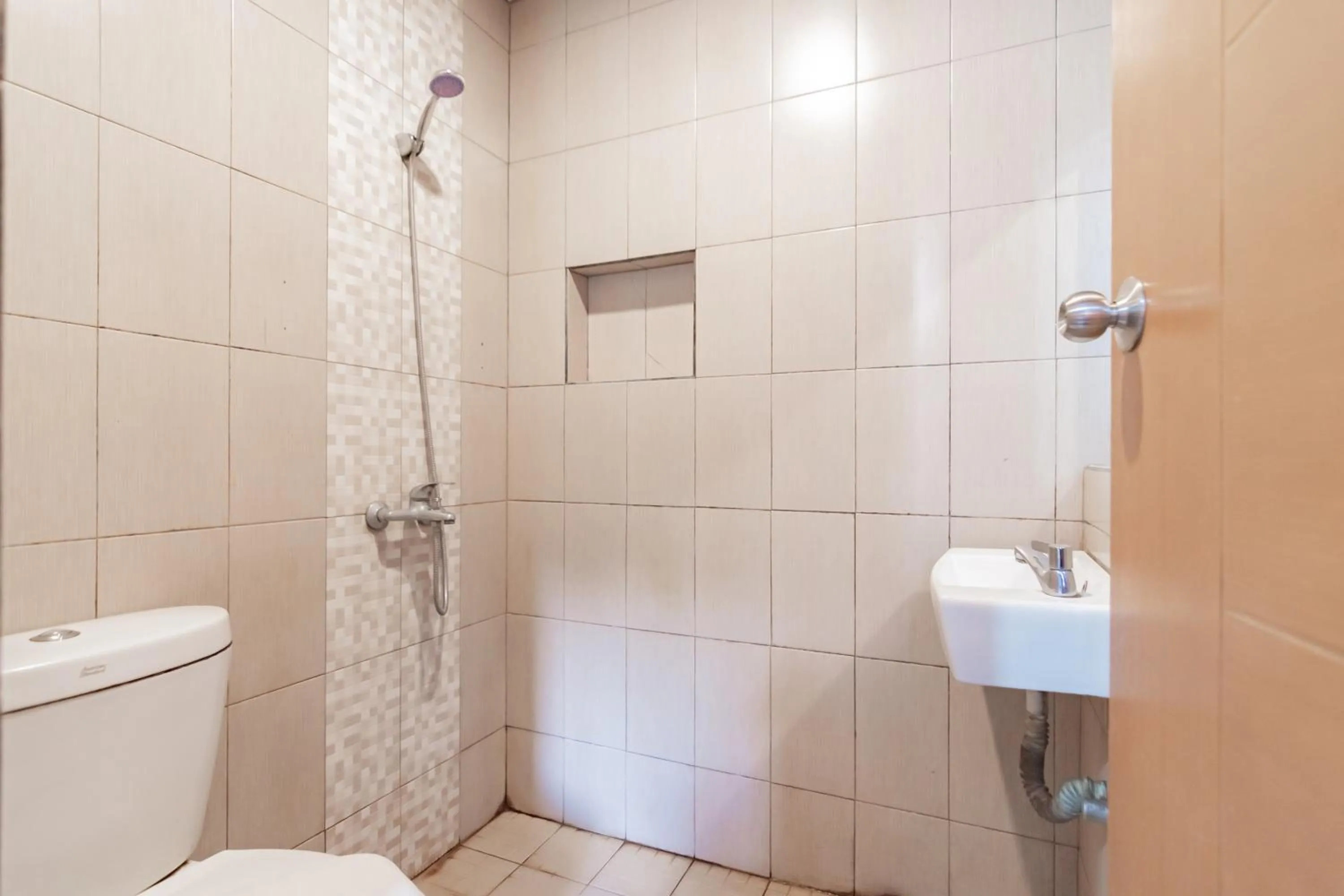 Bathroom in RedDoorz Plus @ Dago Pojok 3