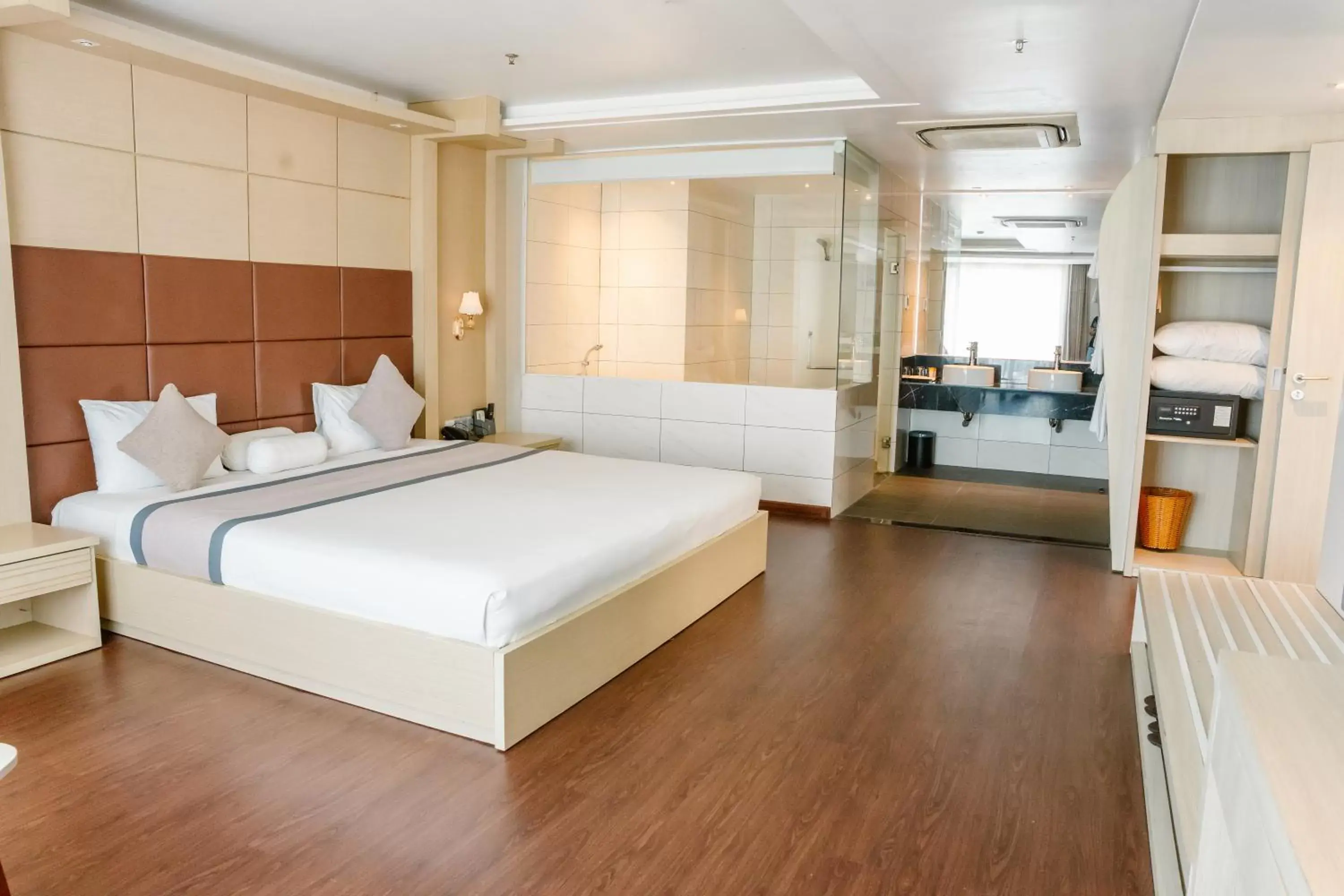 Penthouse Suite City River View in Holiday One Can Tho Hotel Penthouse Suite City River View in Holiday One Can Tho Hotel