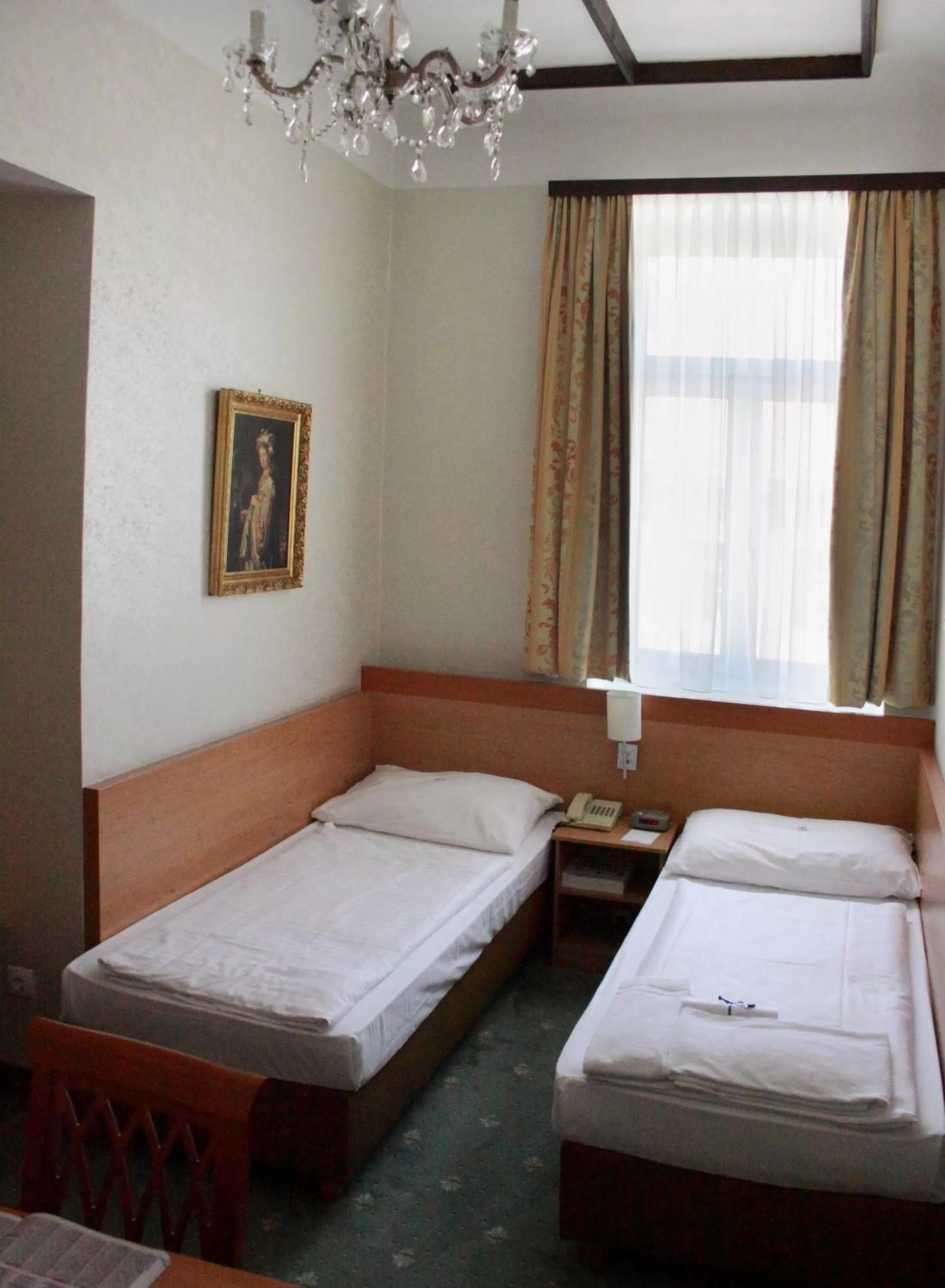 Photo of the whole room, Bed in BoutiqueHOTEL Donauwalzer