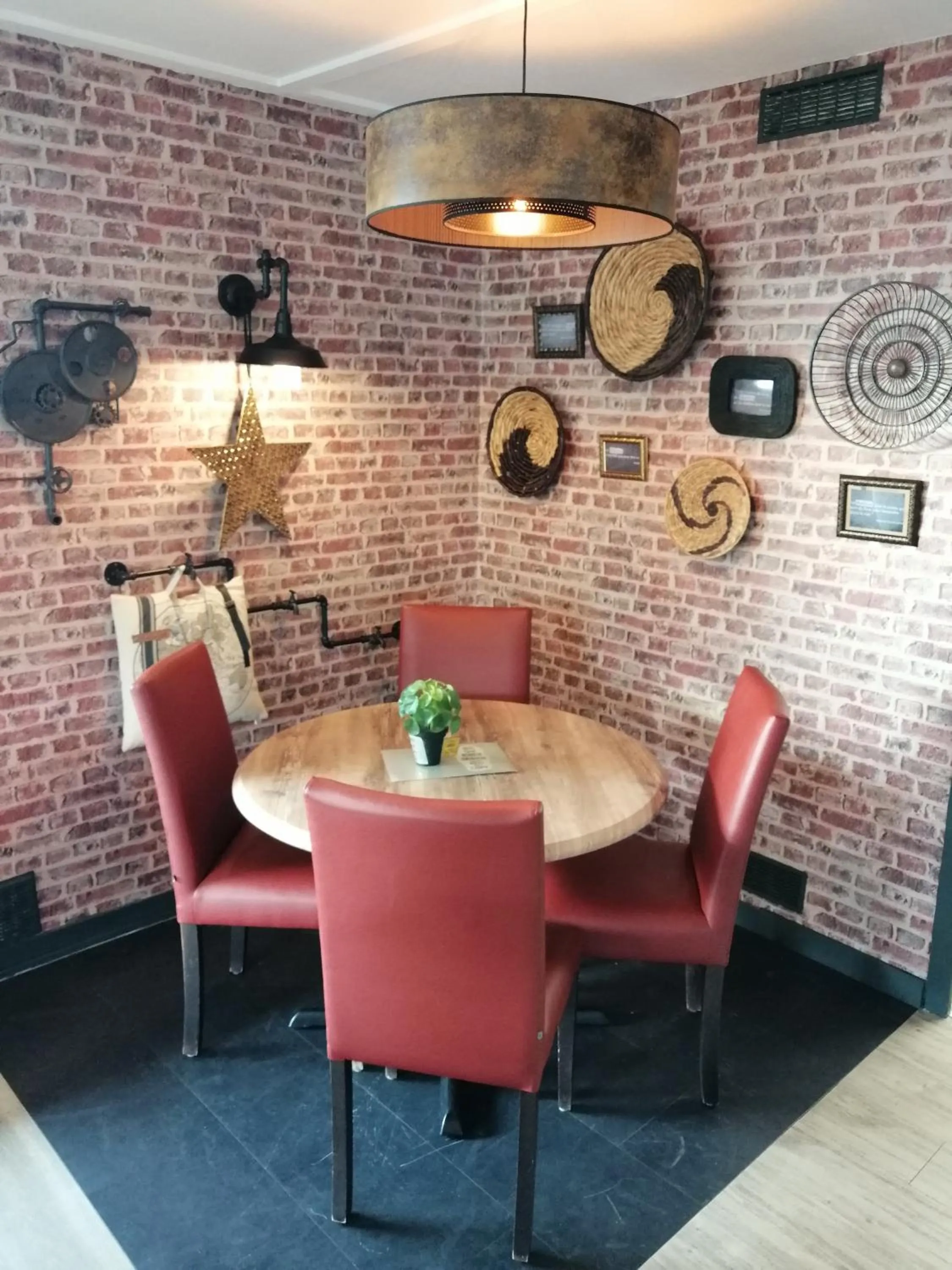 Dining area in Hôtel Kyriad Cap Sud