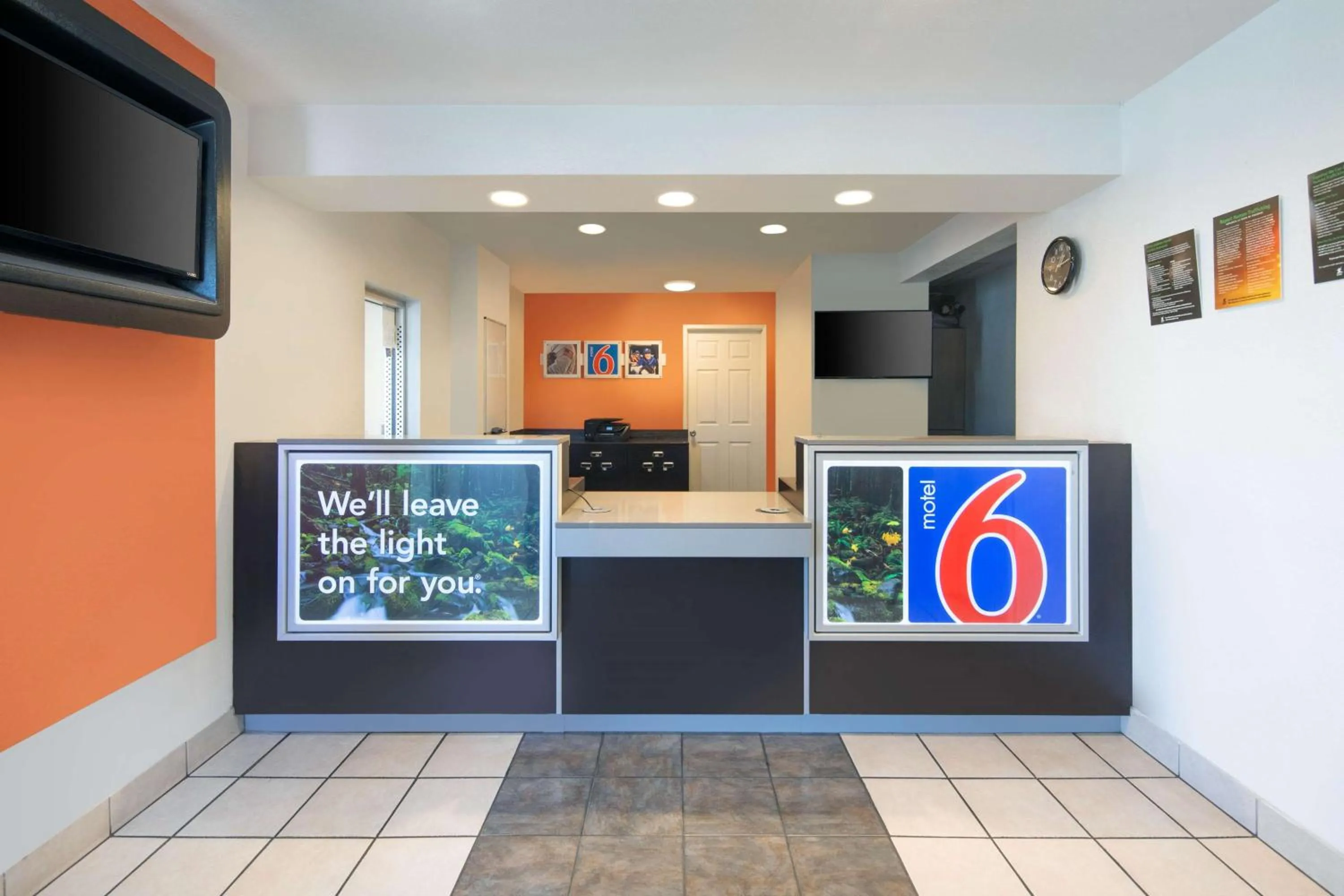 Lobby or reception in Motel 6-Woodland, CA Sacramento Airport