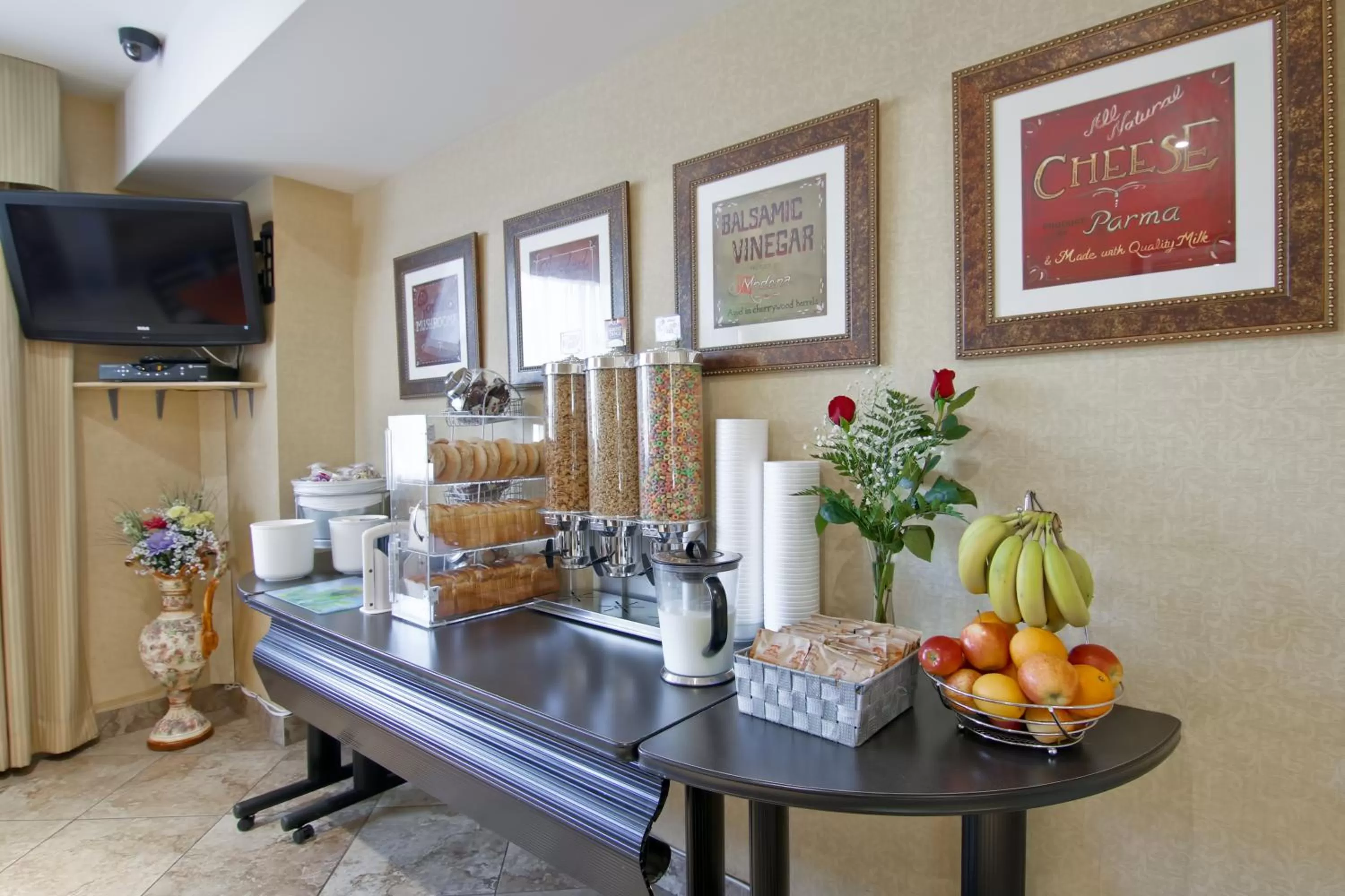 Continental breakfast in Travelodge by Wyndham Trenton