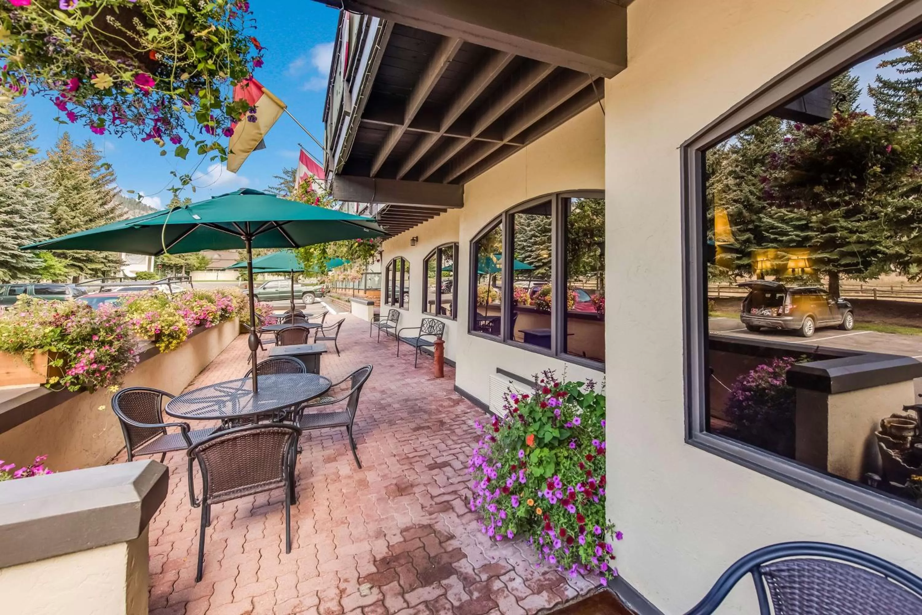 Property building in Best Western Tyrolean Lodge