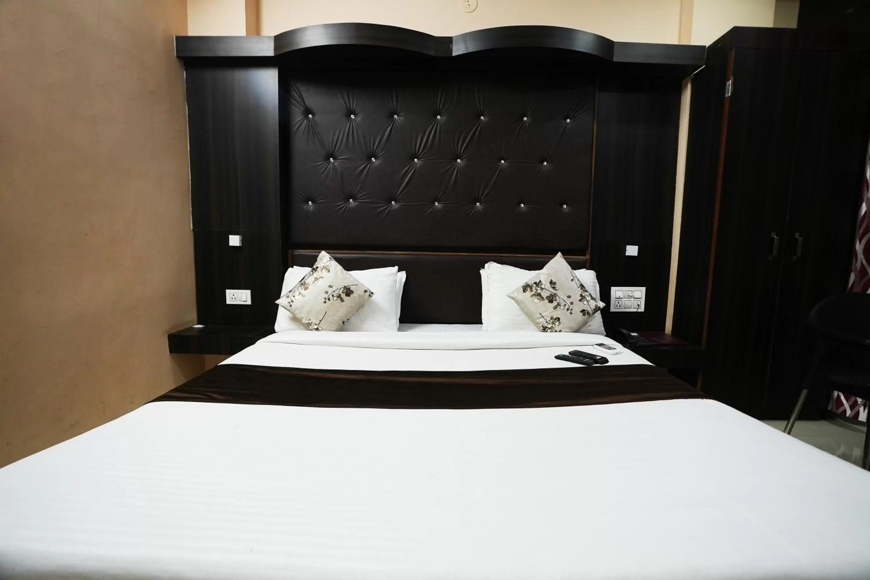 Bed in Hotel Madurai