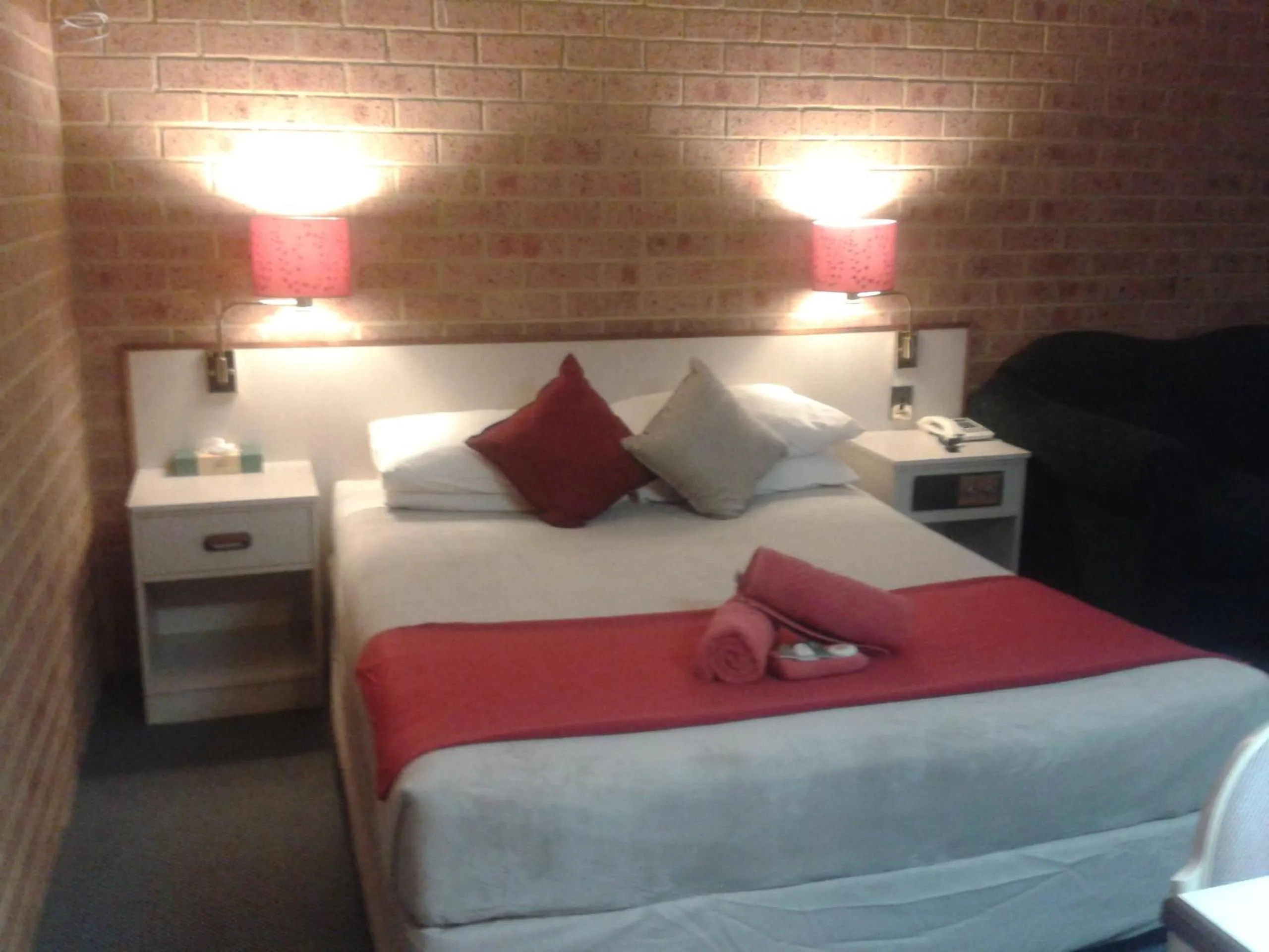 Photo of the whole room, Bed in Elsinor Motor Lodge