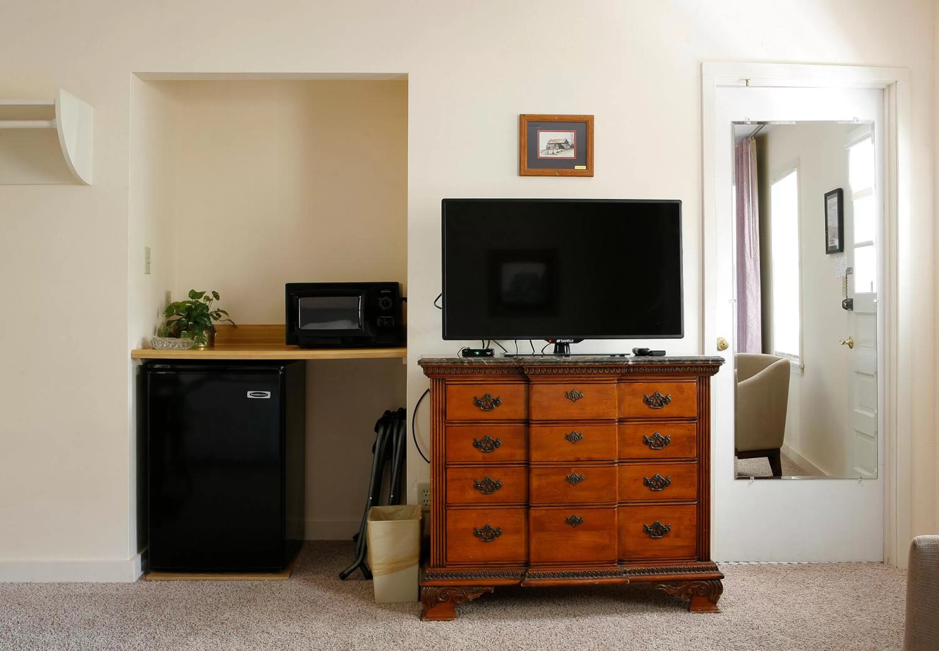 TV and multimedia, TV/Entertainment Center in Peninsula Park-View Resort