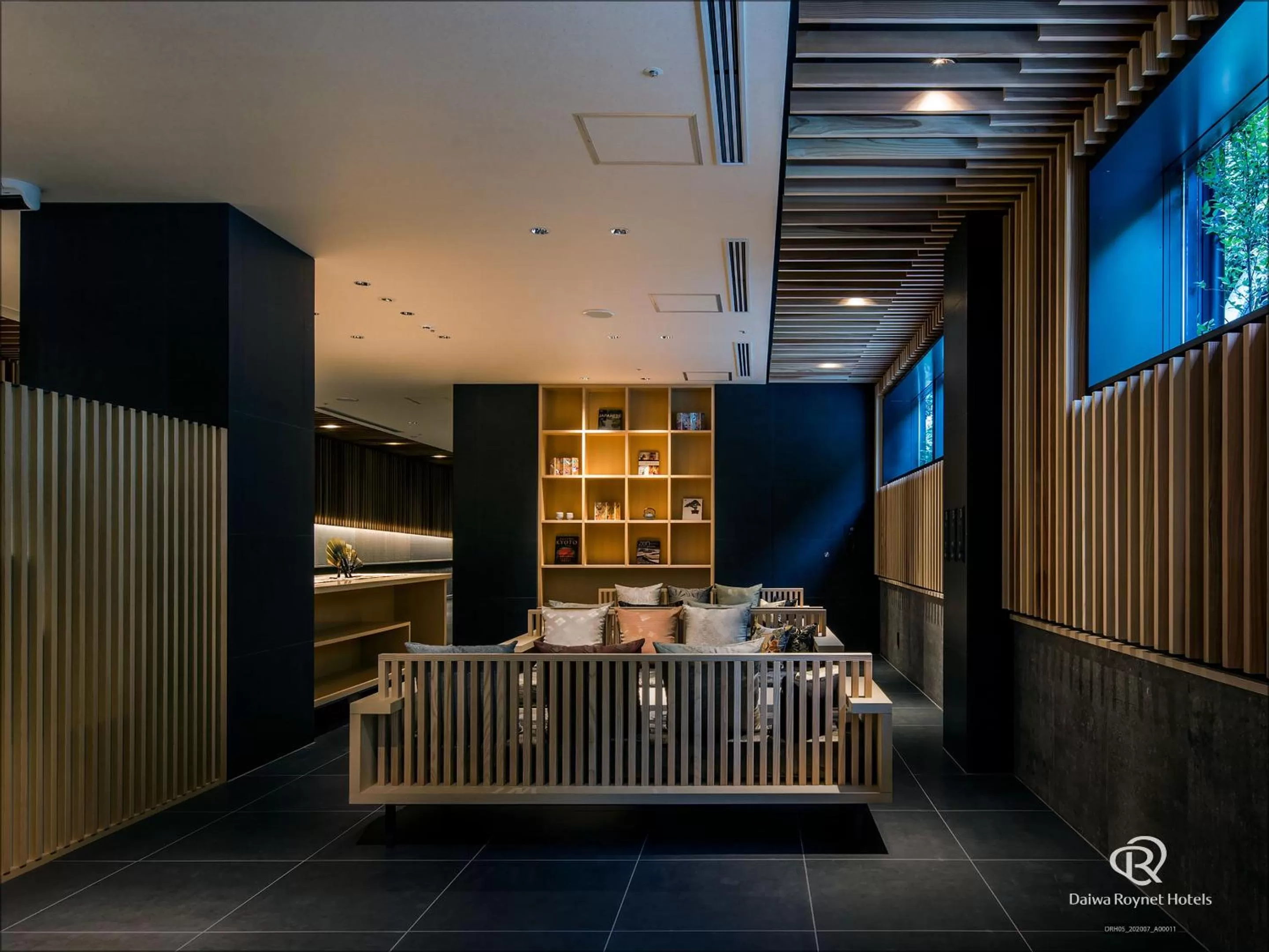 Lobby or reception, Bed in Daiwa Roynet Hotel Kyoto Ekimae PREMIER