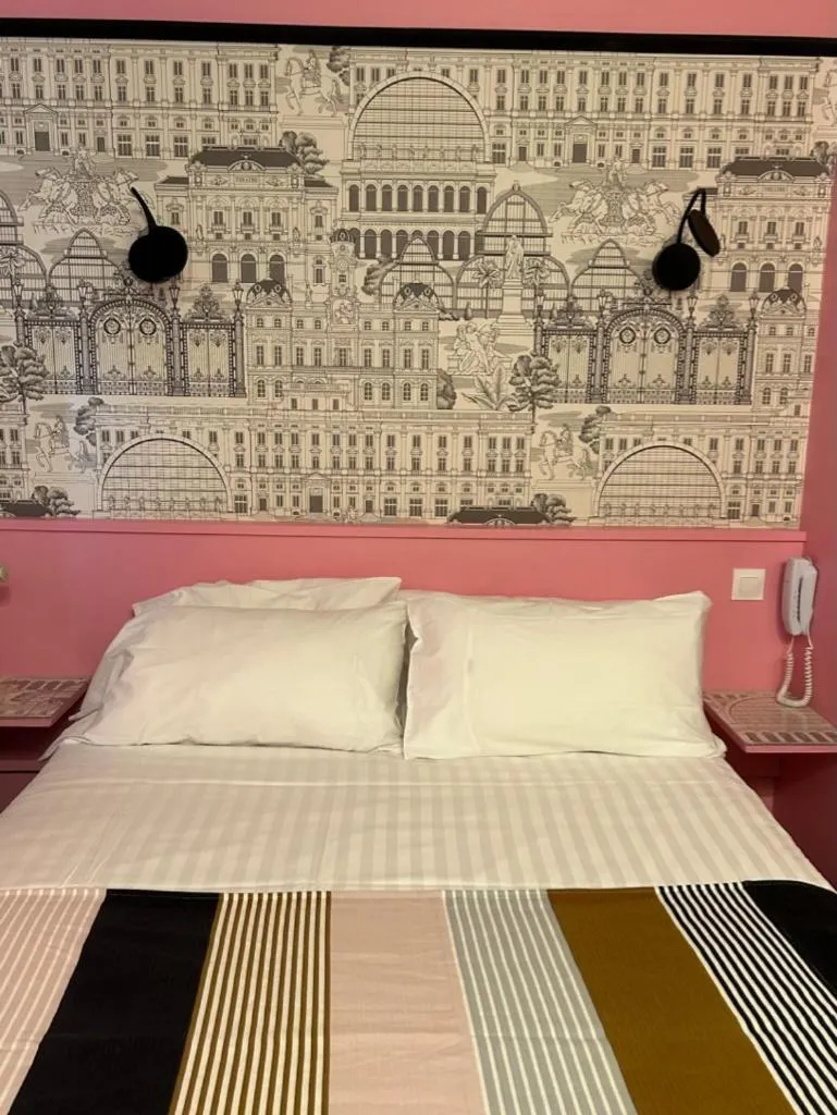 Bed in Hôtel de la Croix-Rousse