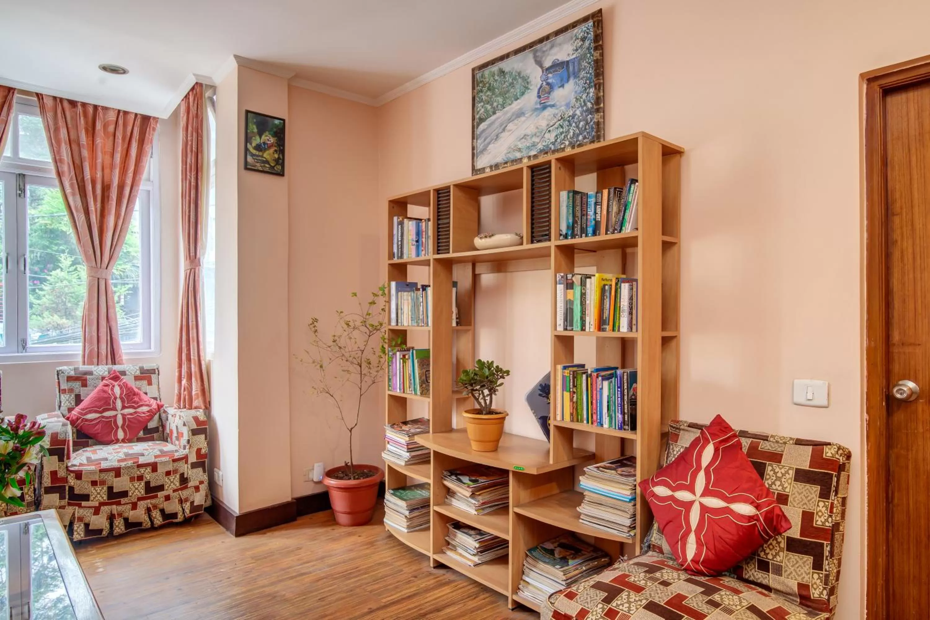 Library in Muscatel Spring Burn - 100 Mts from Mall Road