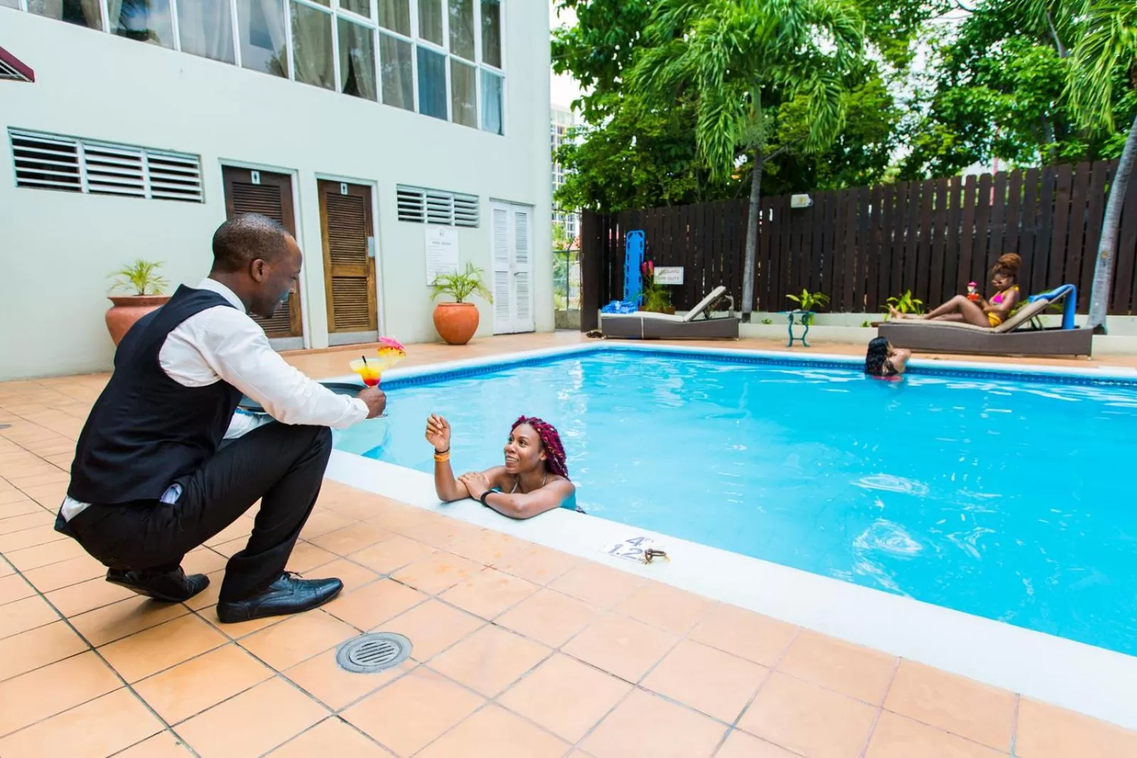 Swimming pool in Altamont Court Hotel