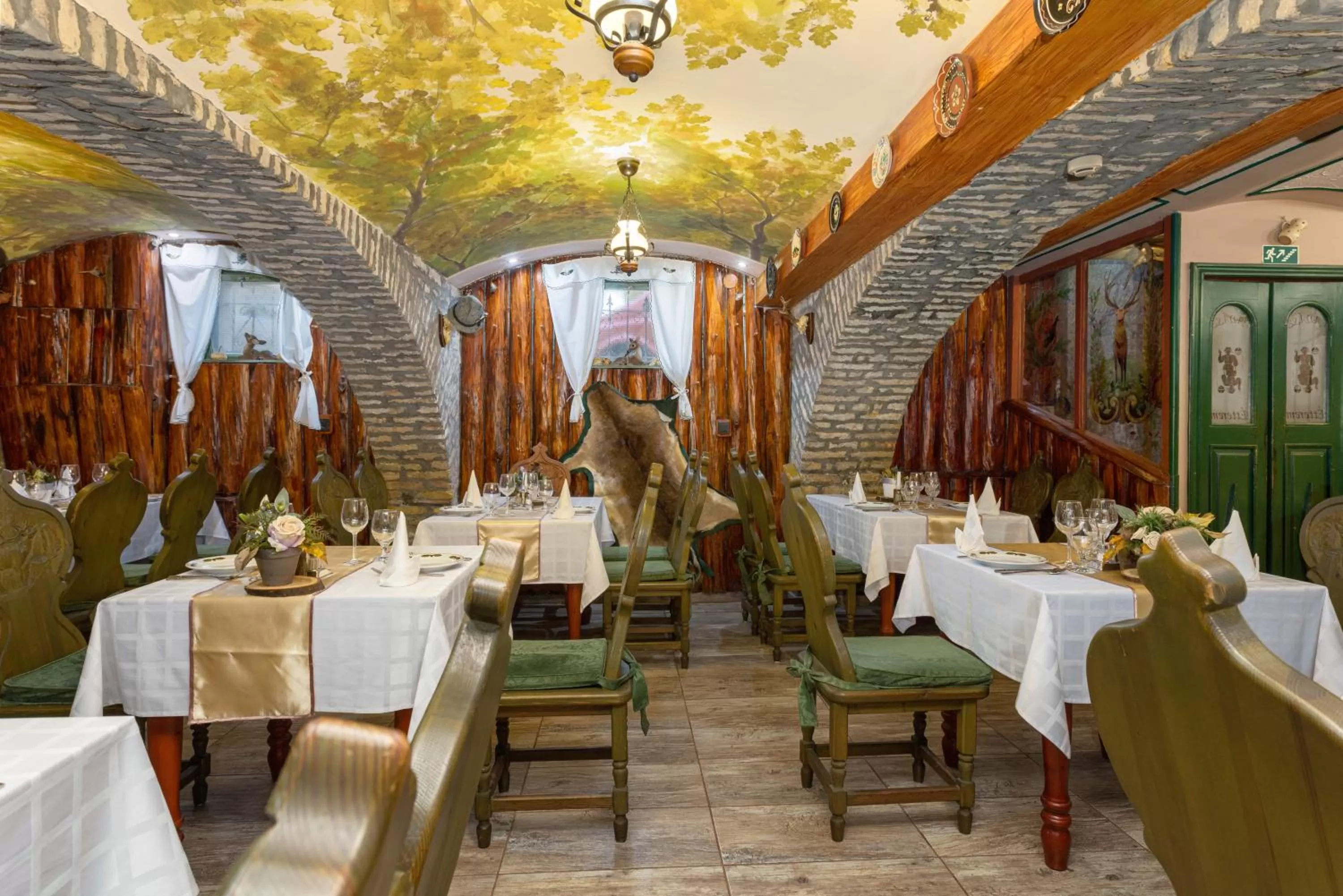 Restaurant/places to eat in Illés Hotel