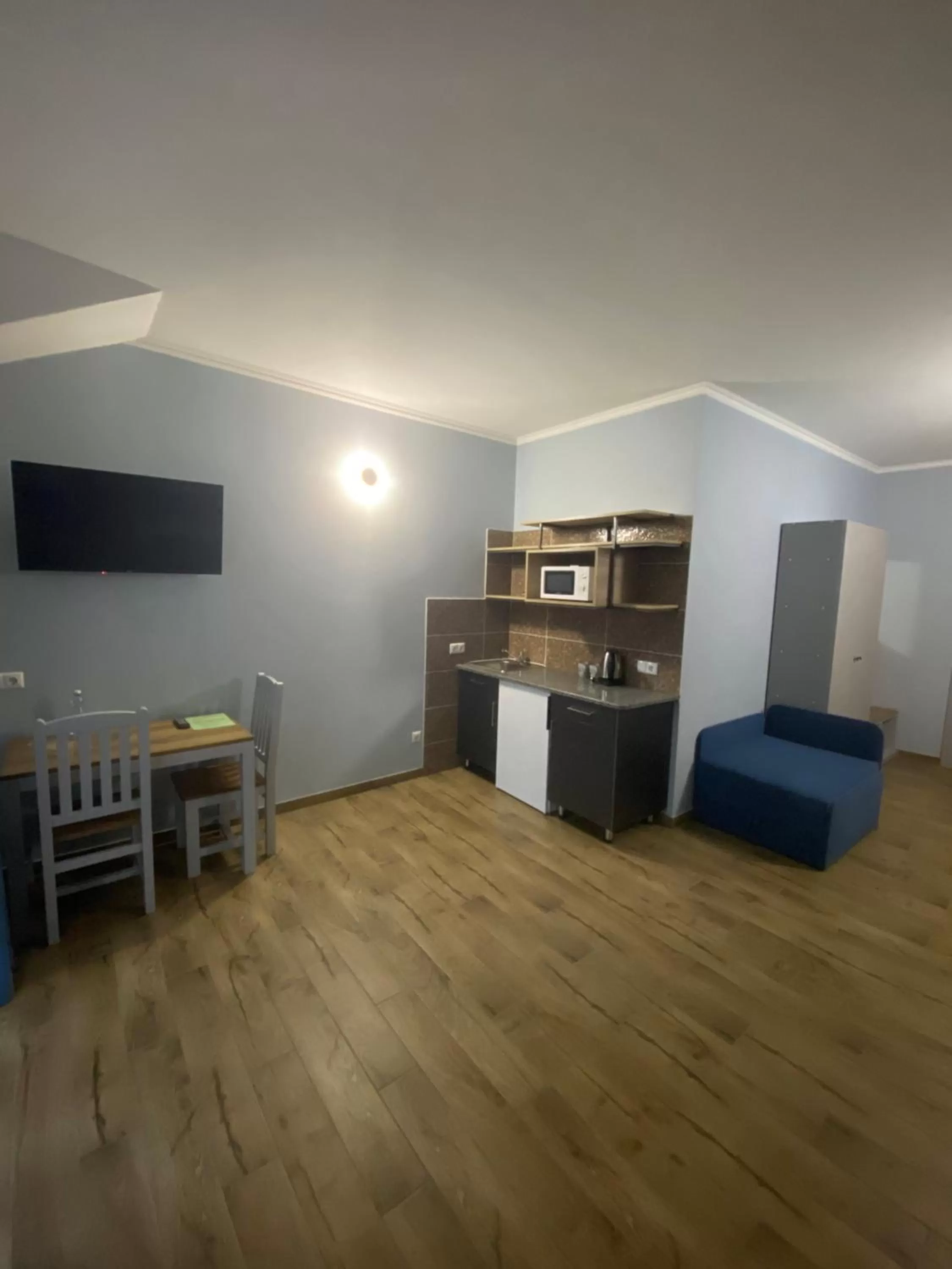 TV/Entertainment Center in Maestro