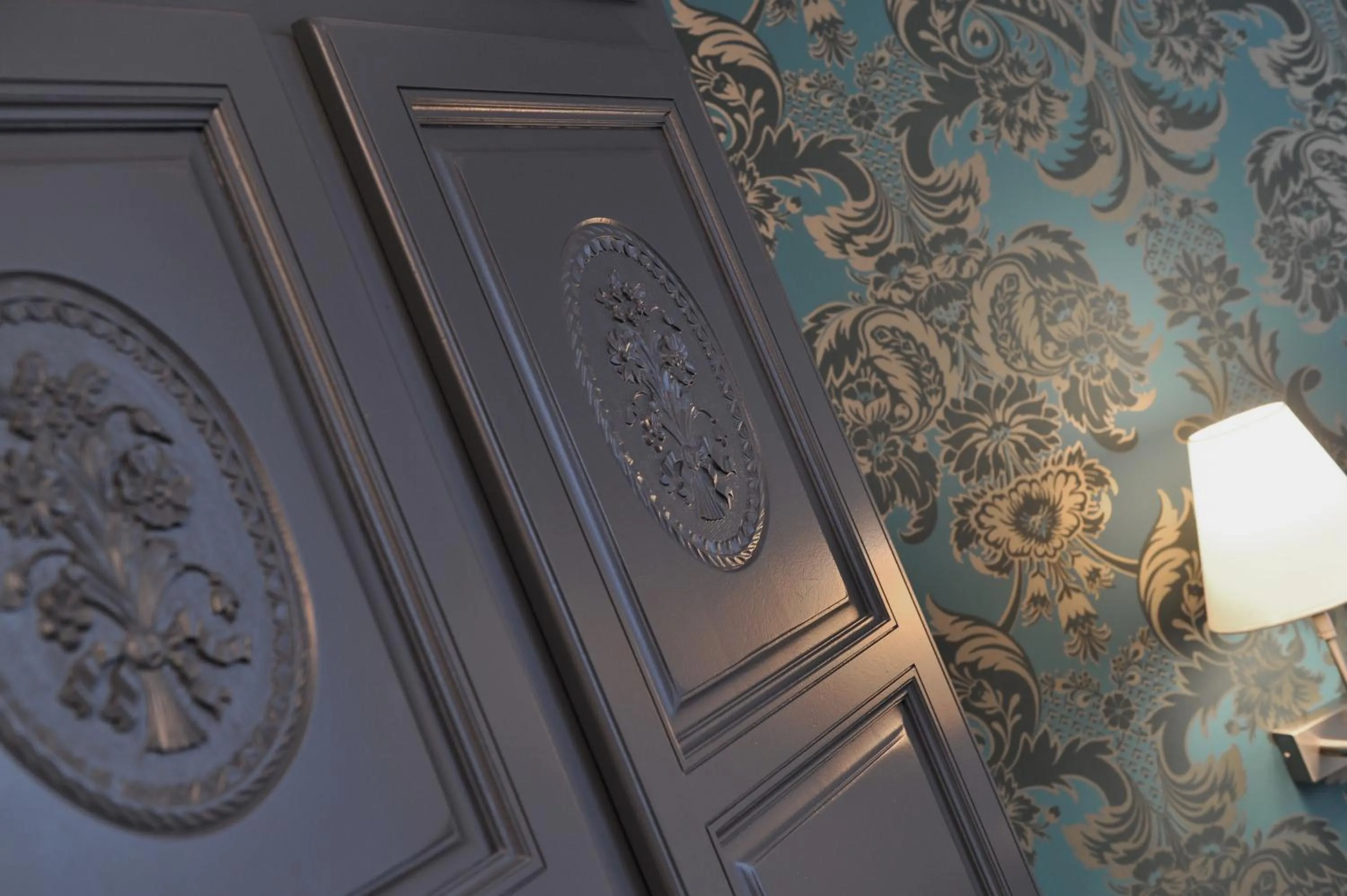 Decorative detail in Mercure Paris Saint Cloud Hippodrome