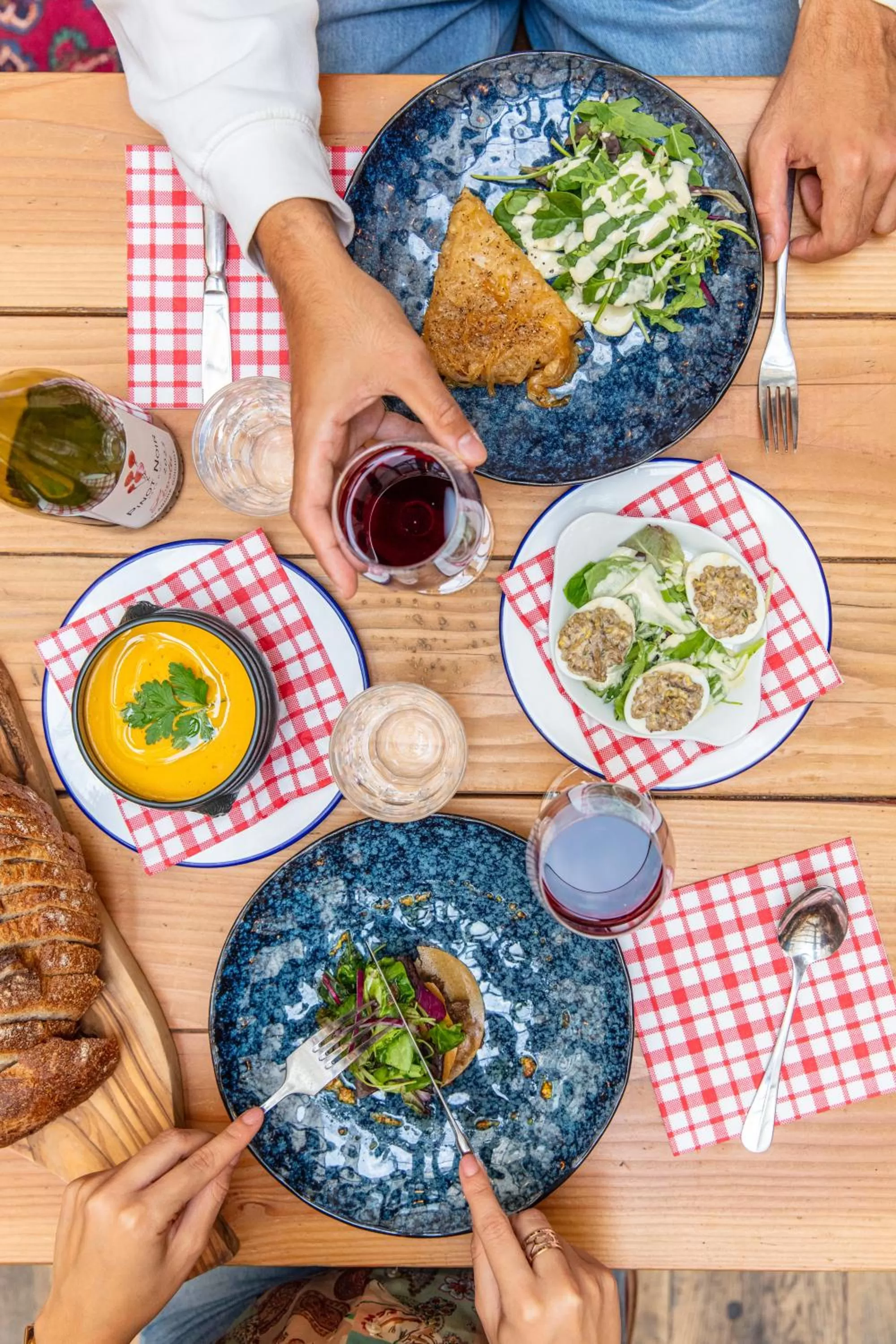 Restaurant/places to eat in Chouchou Hotel