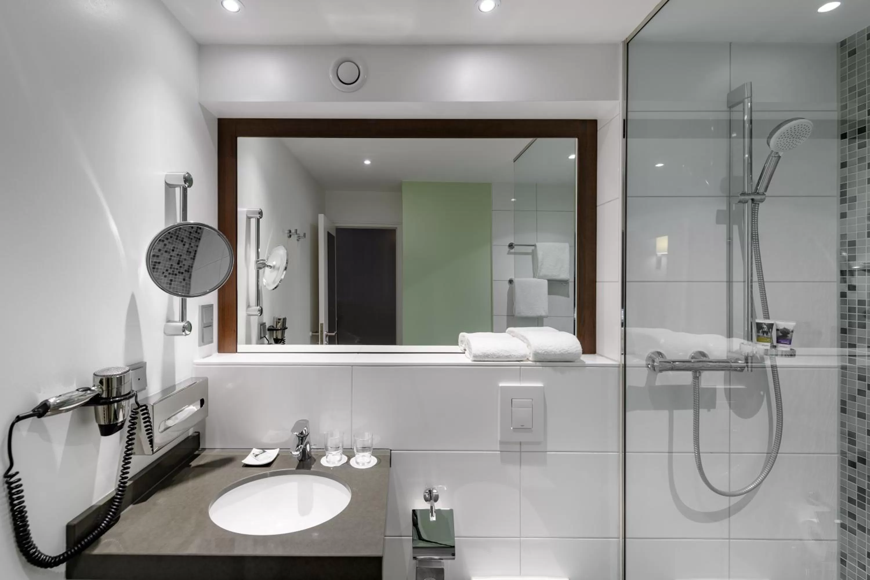 Shower in Mercure Stuttgart Sindelfingen an der Messe