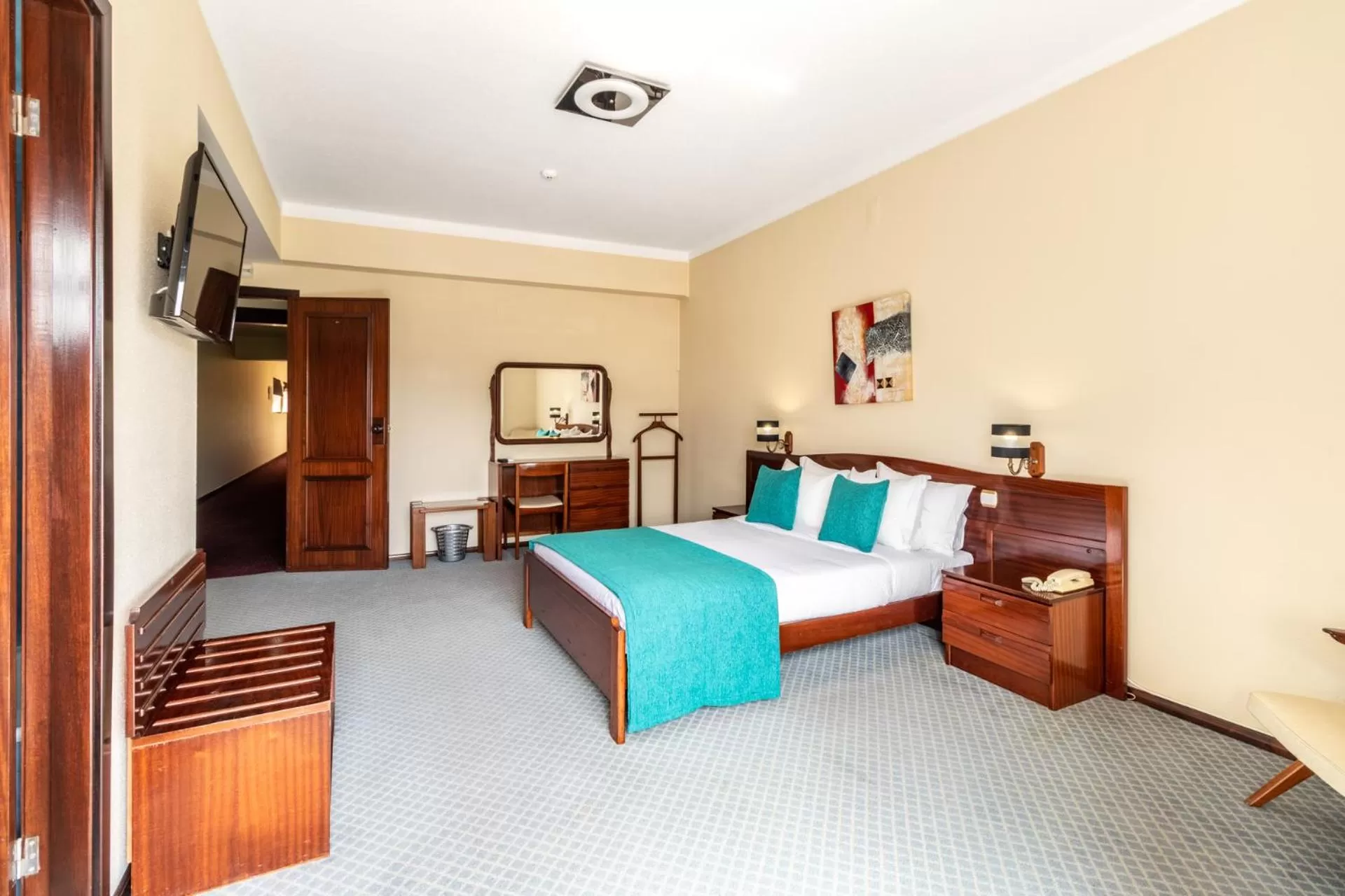 Bed in Hotel Colmeia