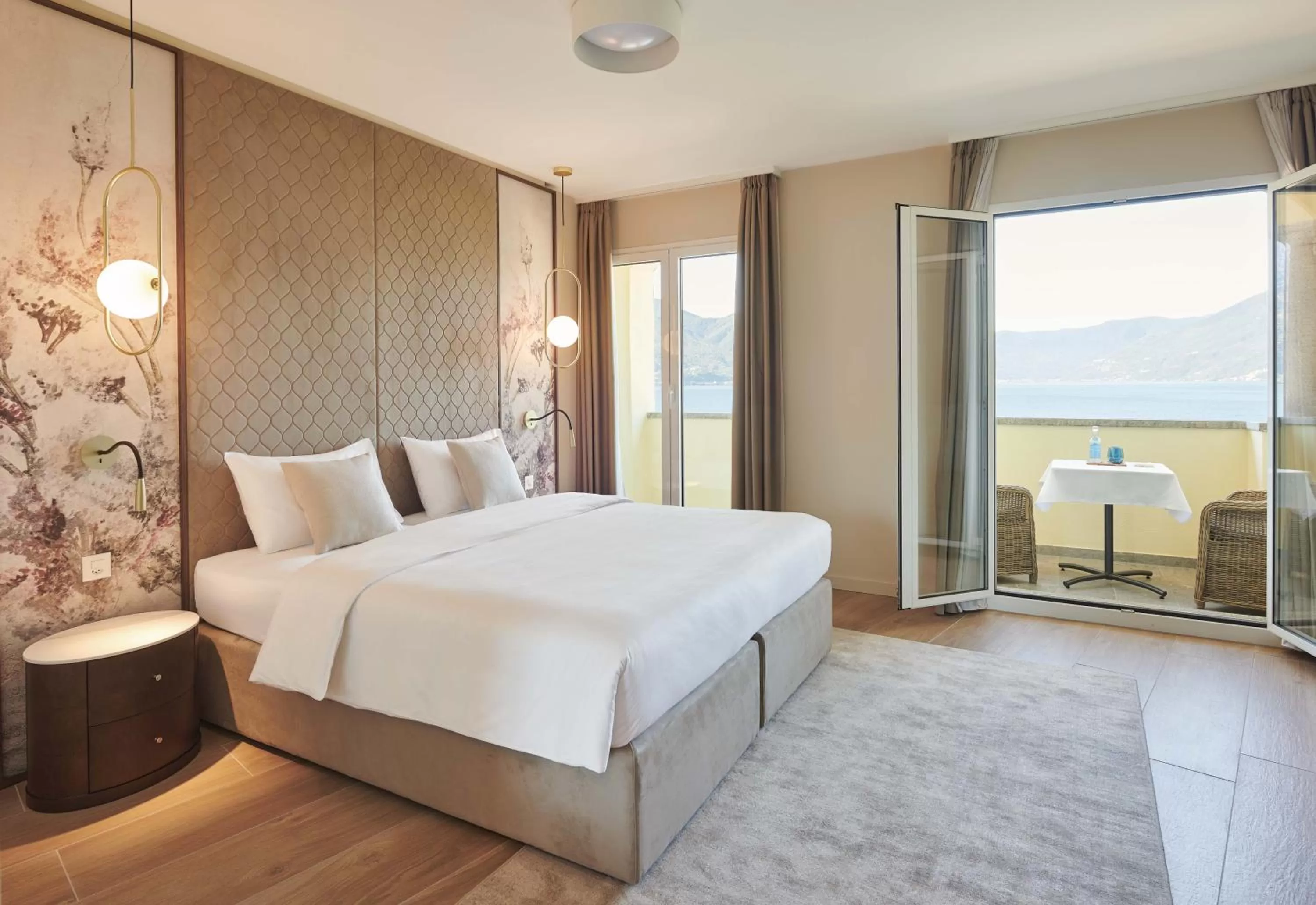 Bedroom, Bed in Vista Lakefront Boutique Hotel