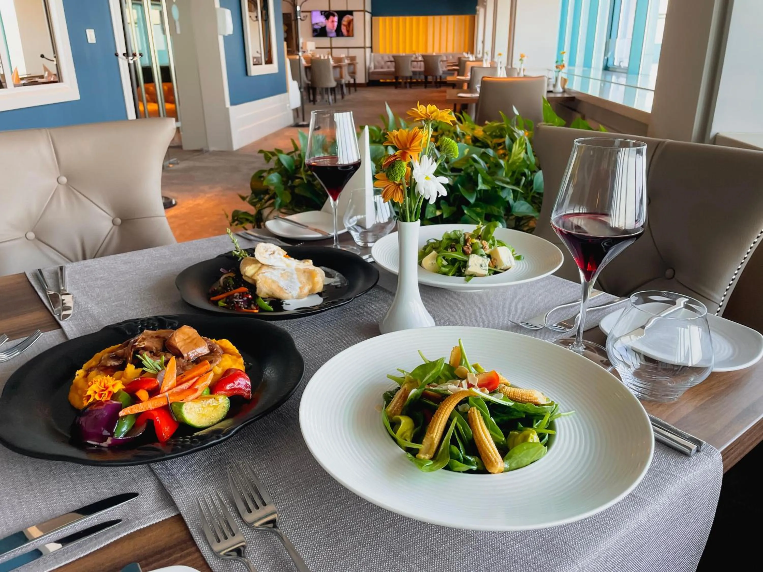 Restaurant/places to eat in International Hotel Casino & Tower Suites