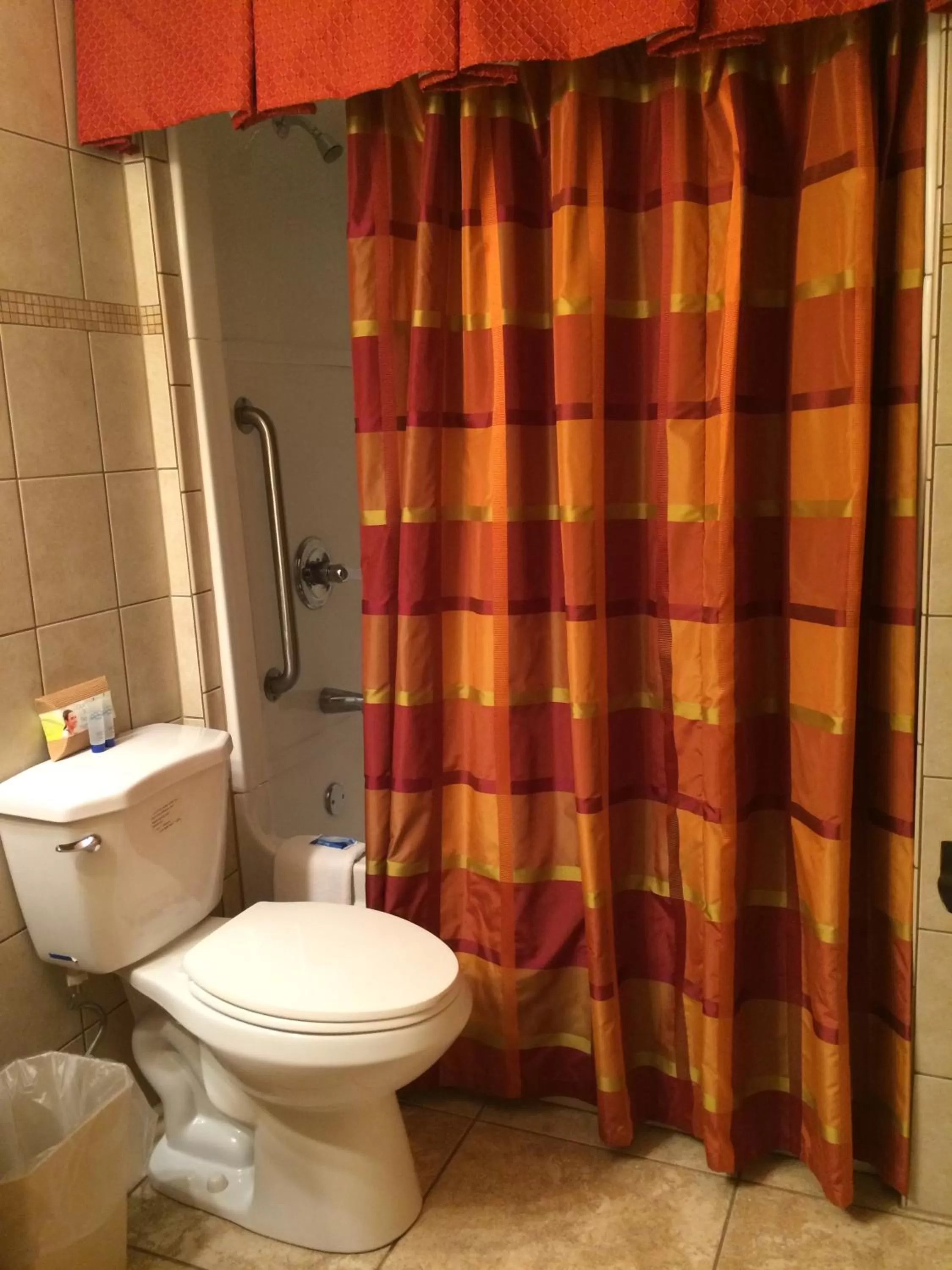 Bathroom in Rivergate Mountain Lodge