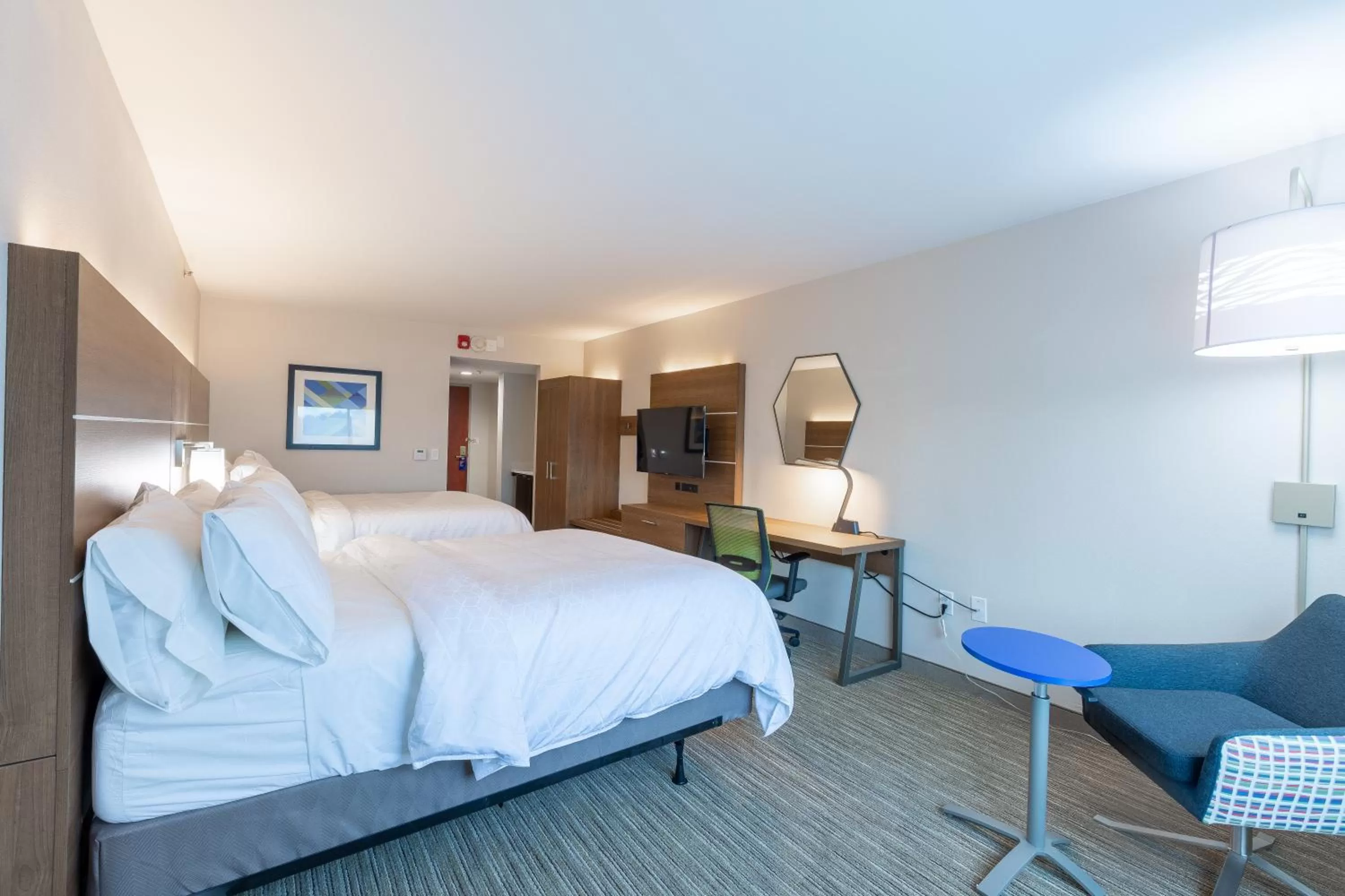 Photo of the whole room, Bed in Holiday Inn Express & Suites Arlington North – Stadium Area by IHG