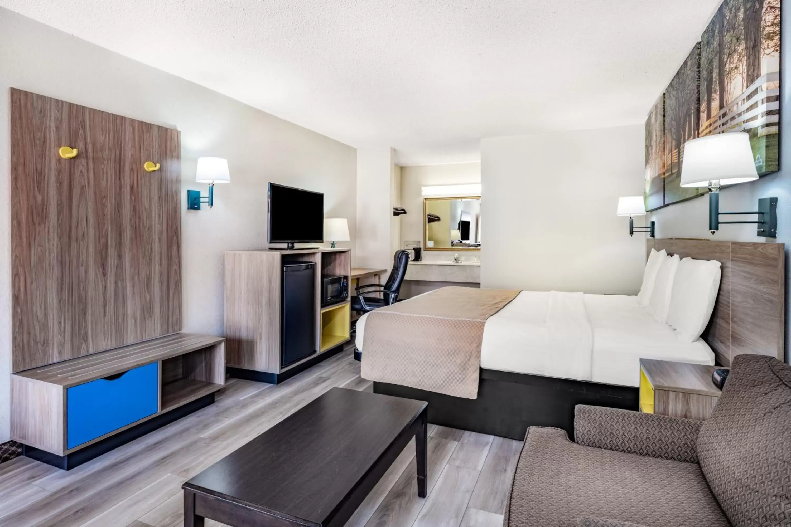 King Room - Smoking in Days Inn by Wyndham Macon I-475 King Room - Smoking in Days Inn by Wyndham Macon I-475