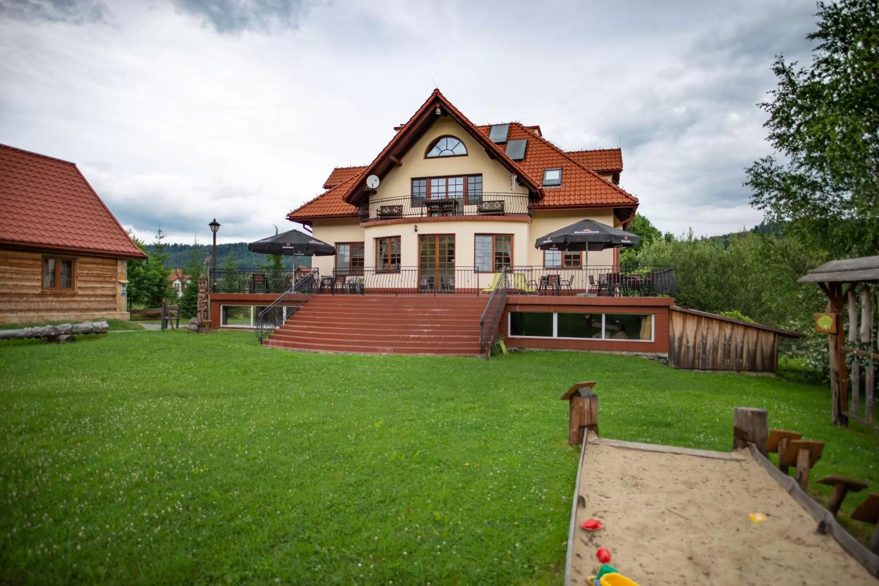 Property building in Gościniec Pięciu Stawów