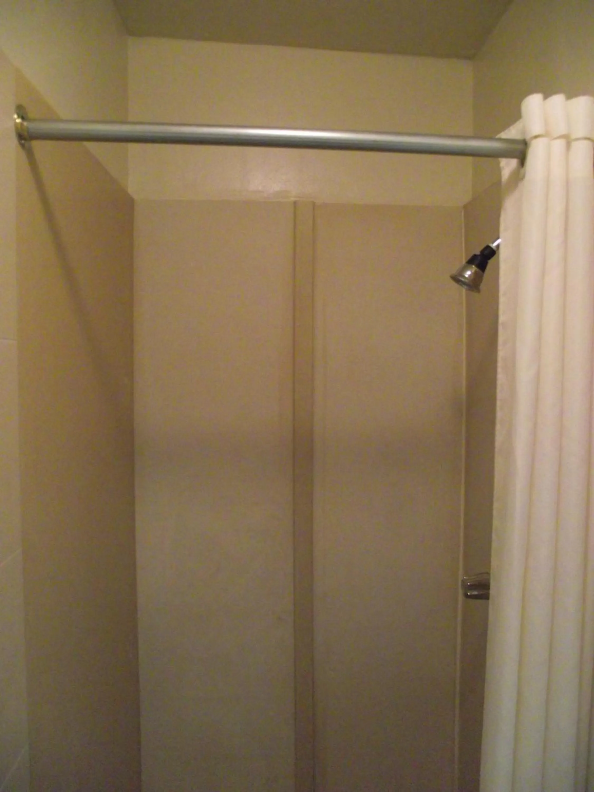 King Room with Private Bathroom - Smoking in Sand Piper Motel - Los Angeles