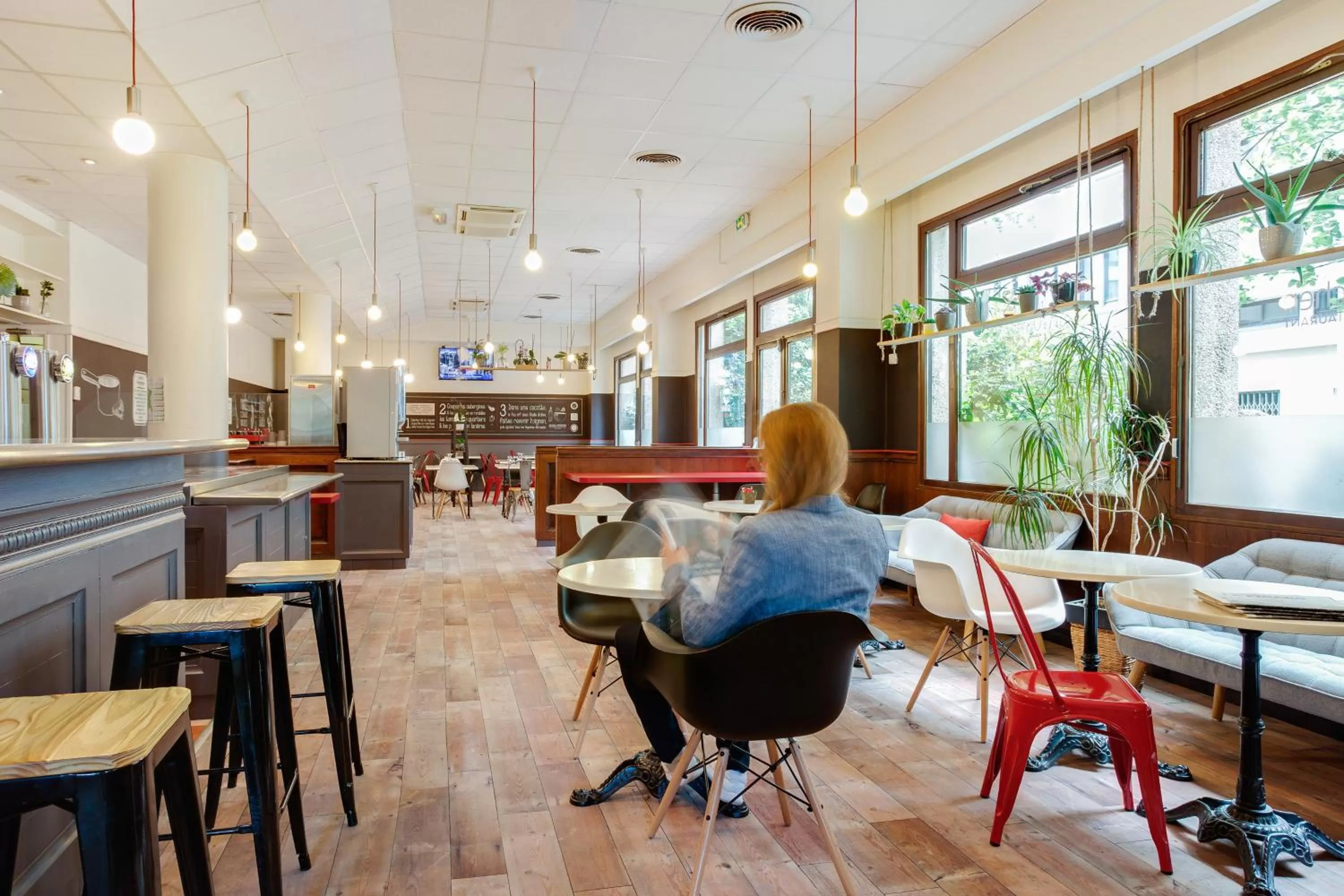 Restaurant/places to eat in ibis Angers Centre Chateau