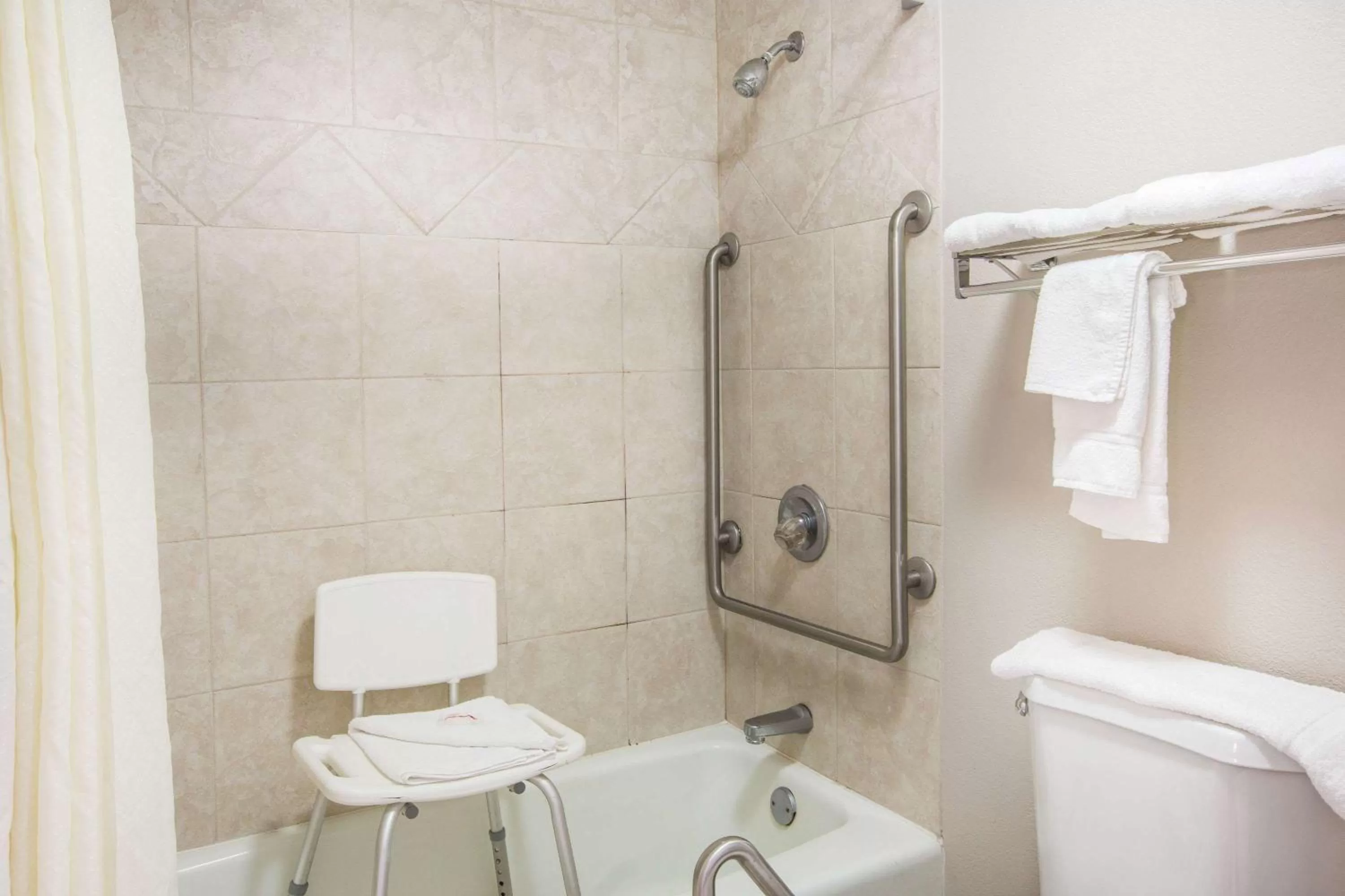 Bathroom in Super 8 by Wyndham Oxford