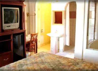 Bed in Summit Inn Hempstead