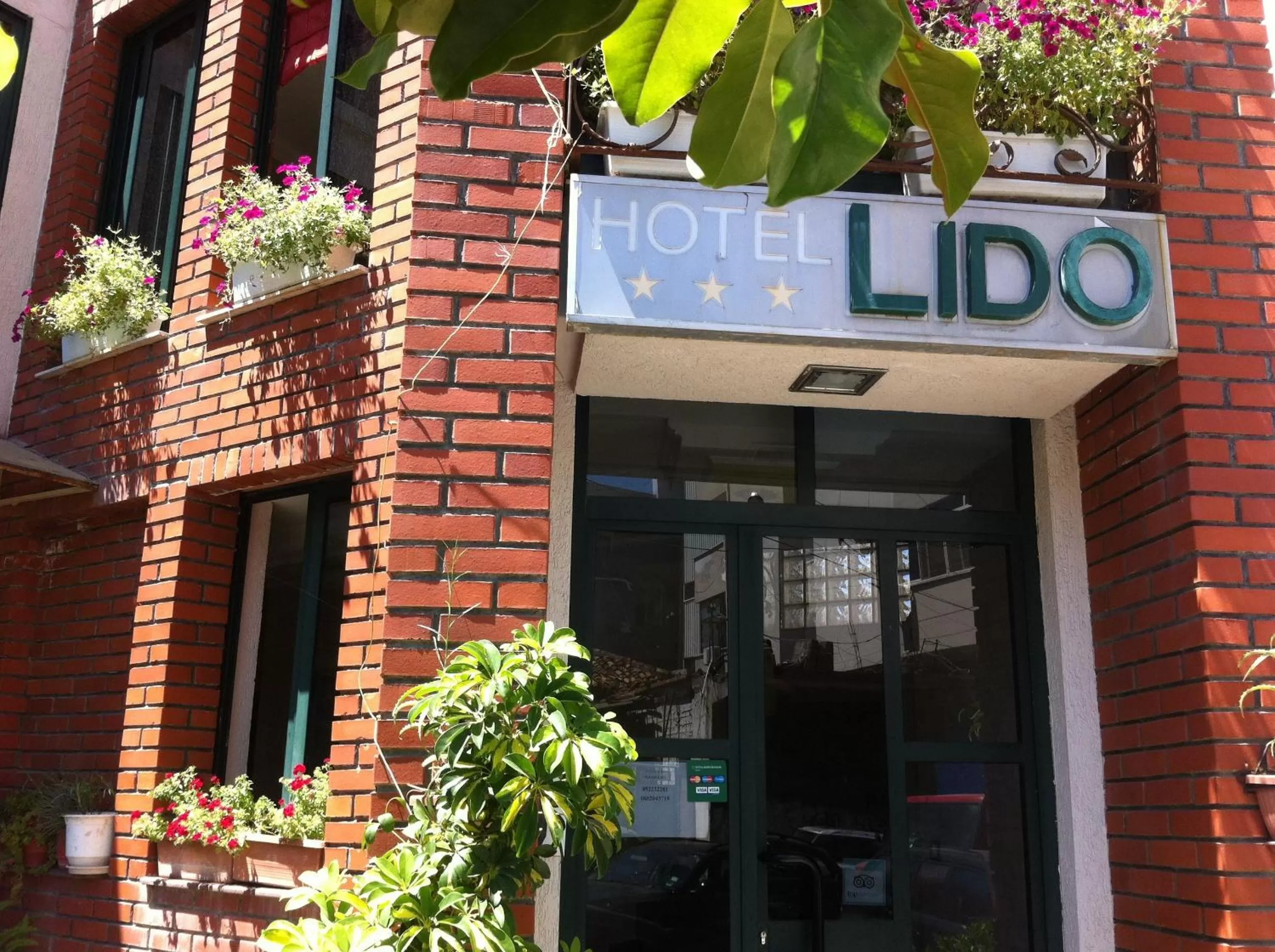 Facade/entrance in Hotel Lido