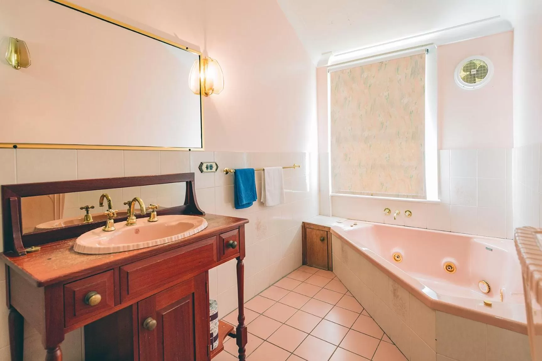 Bathroom in Fitzroy Motor Inn