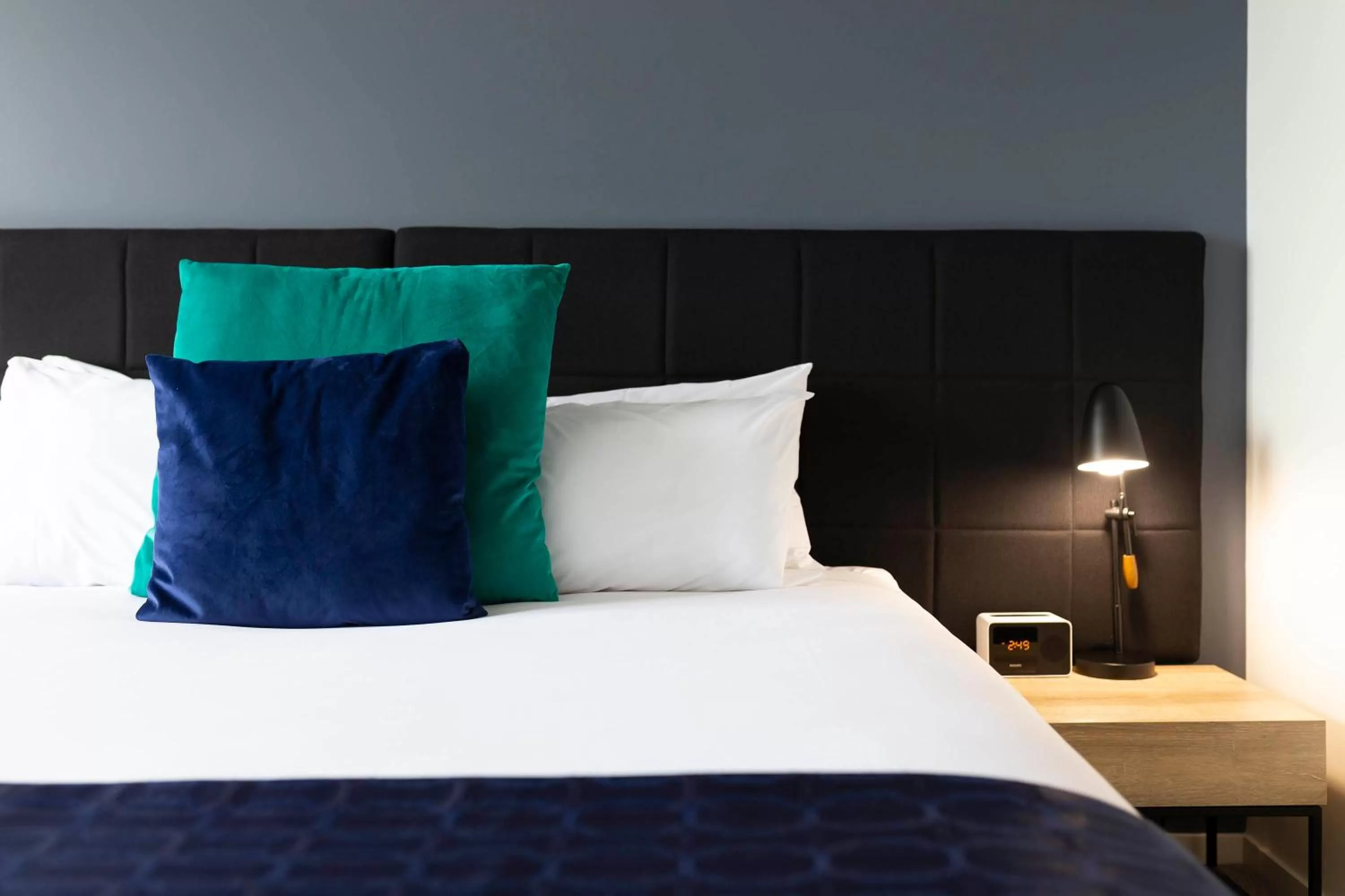 Bedroom, Bed in Mantra MacArthur Hotel