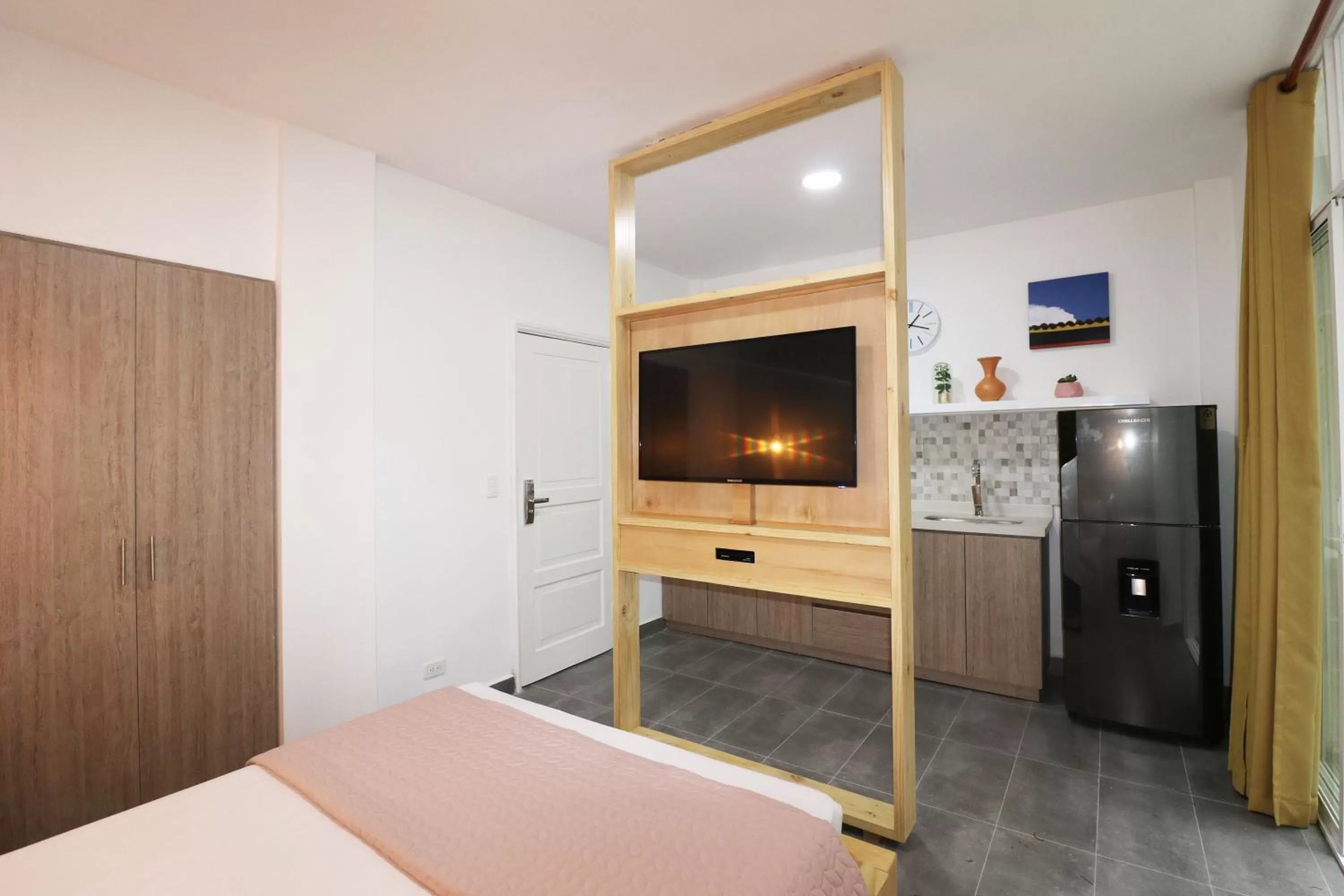 TV/Entertainment Center in 554 Apartments