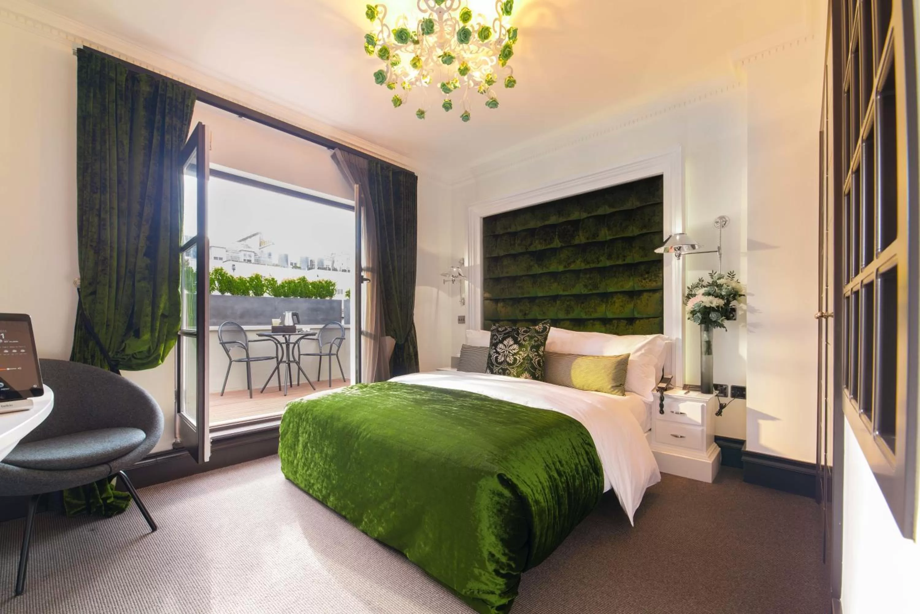 Photo of the whole room, Bed in The Exhibitionist Hotel