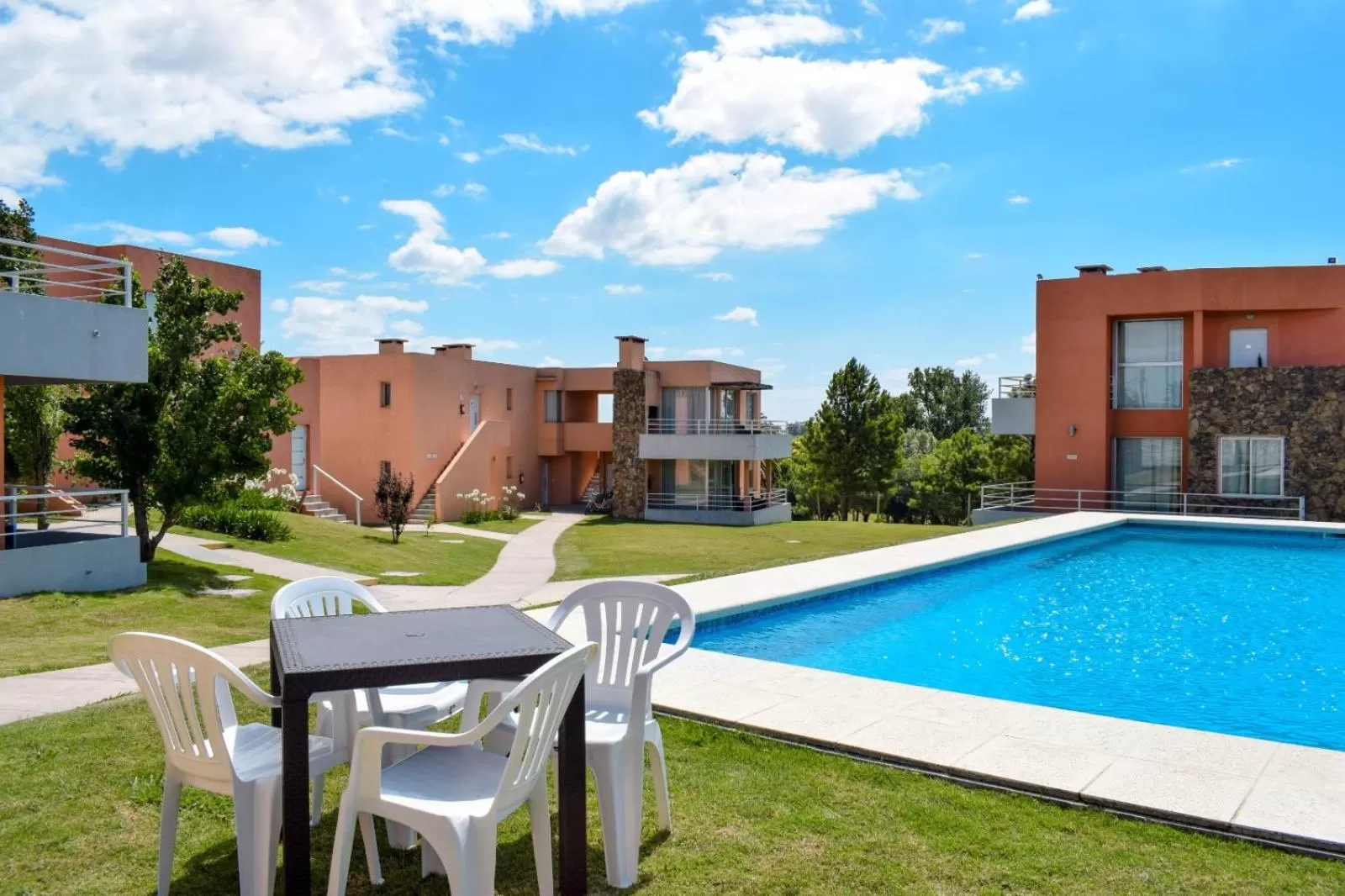 Lomas del Real Aparthotel