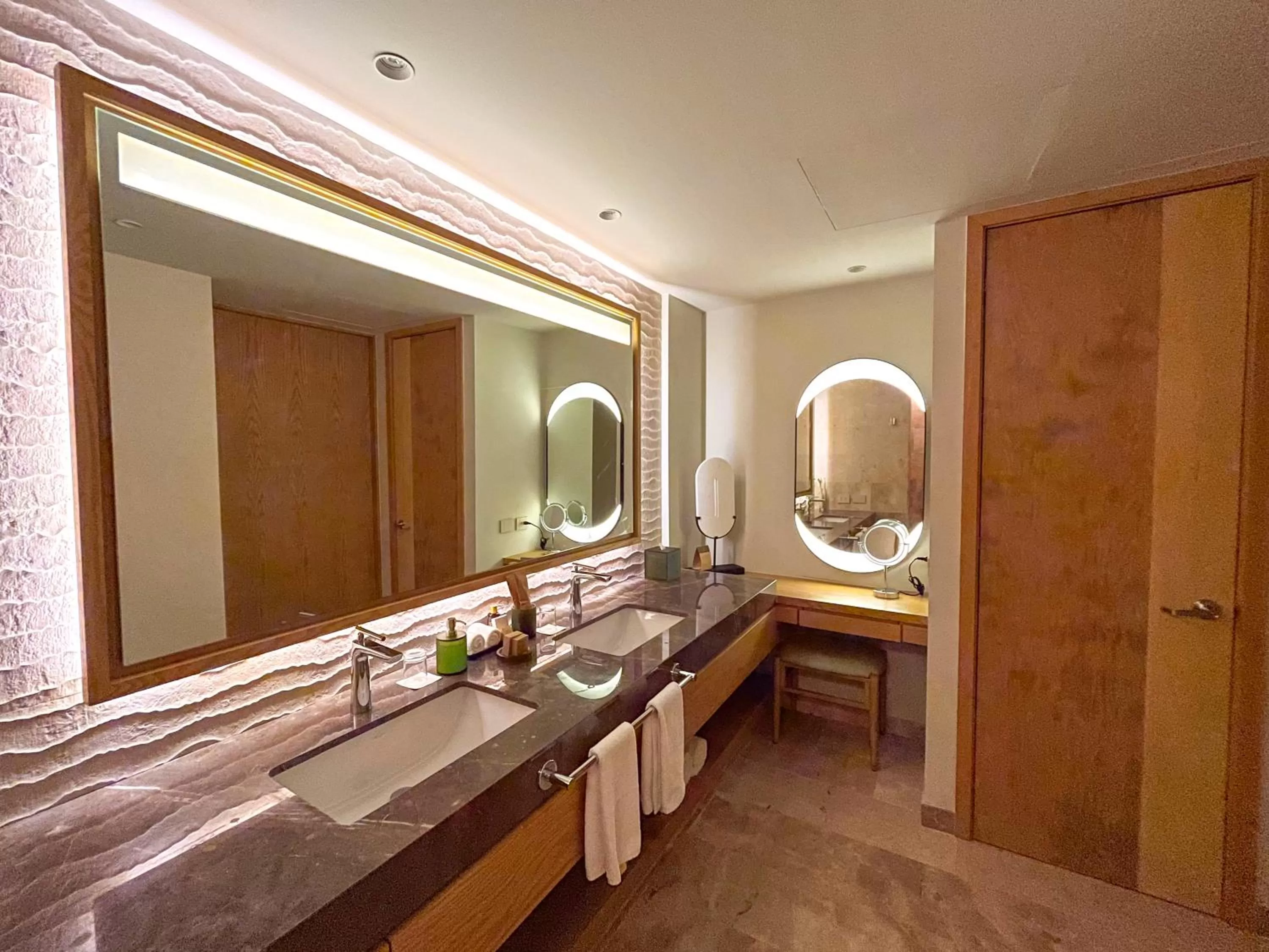 Bathroom, Bed in Haven Riviera Cancun - All Inclusive - Adults Only