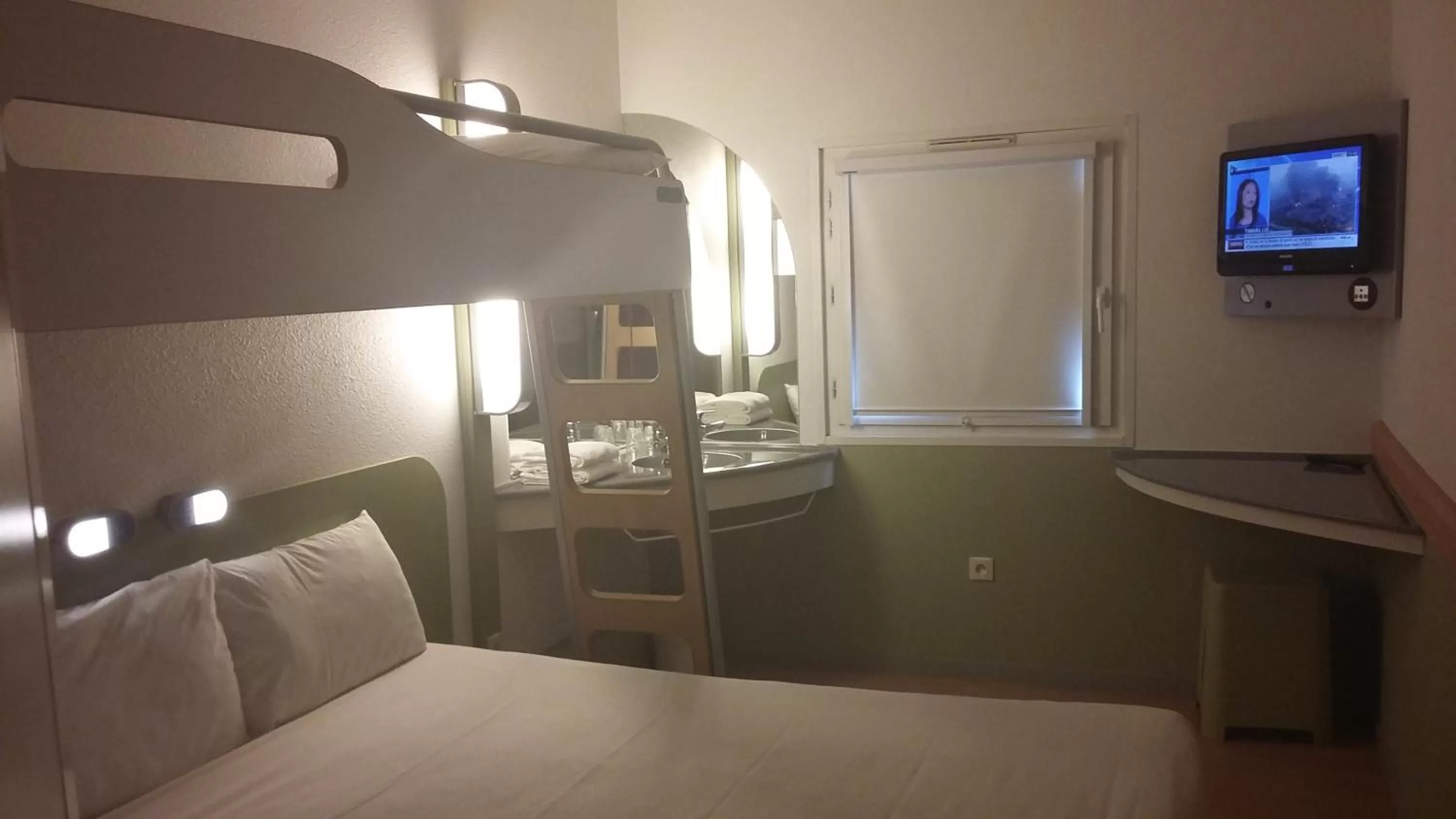 bunk bed, Bed in Ibis Budget Montbéliard