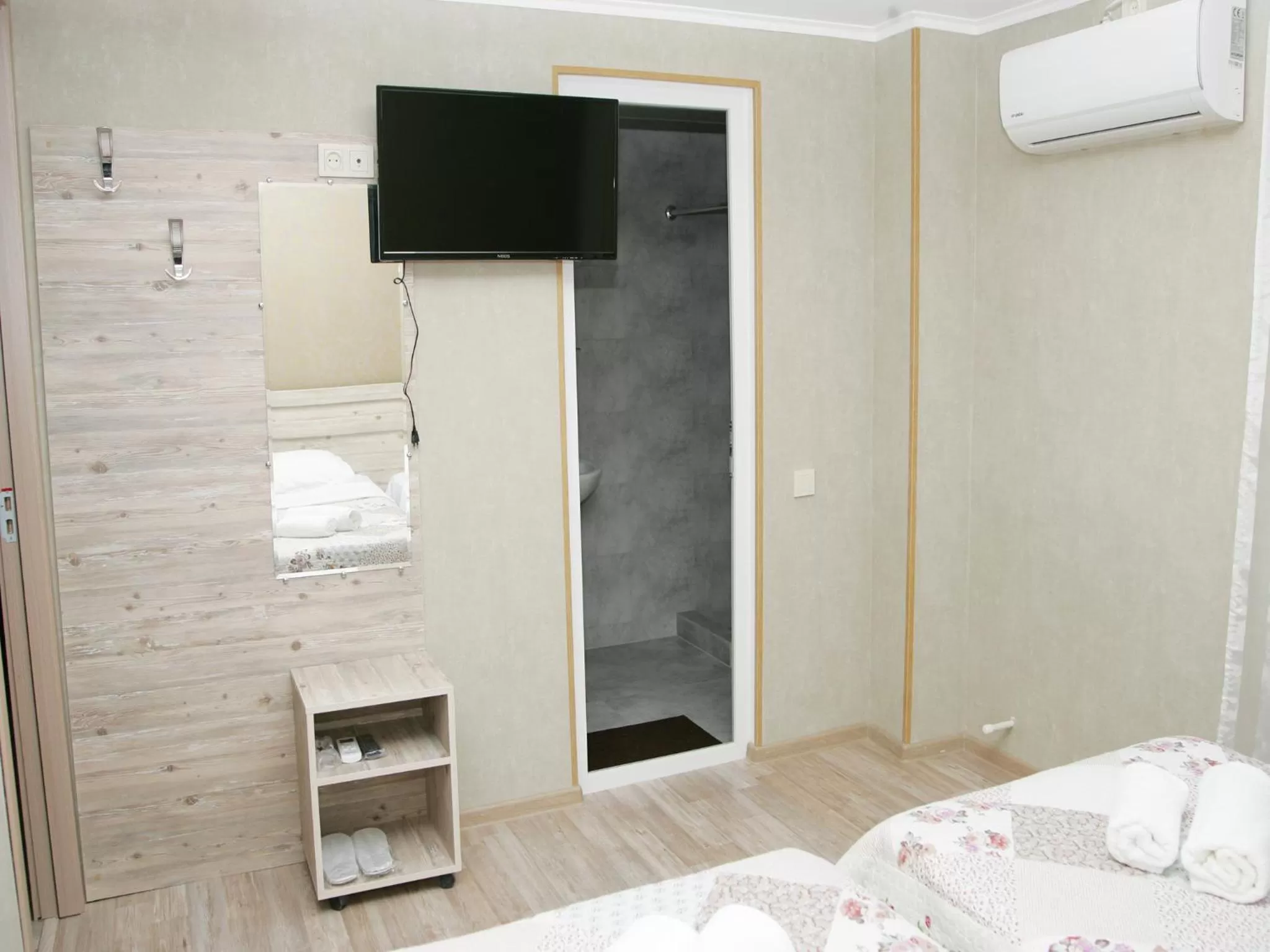 Photo of the whole room, Bed in Hotel Tskhumi