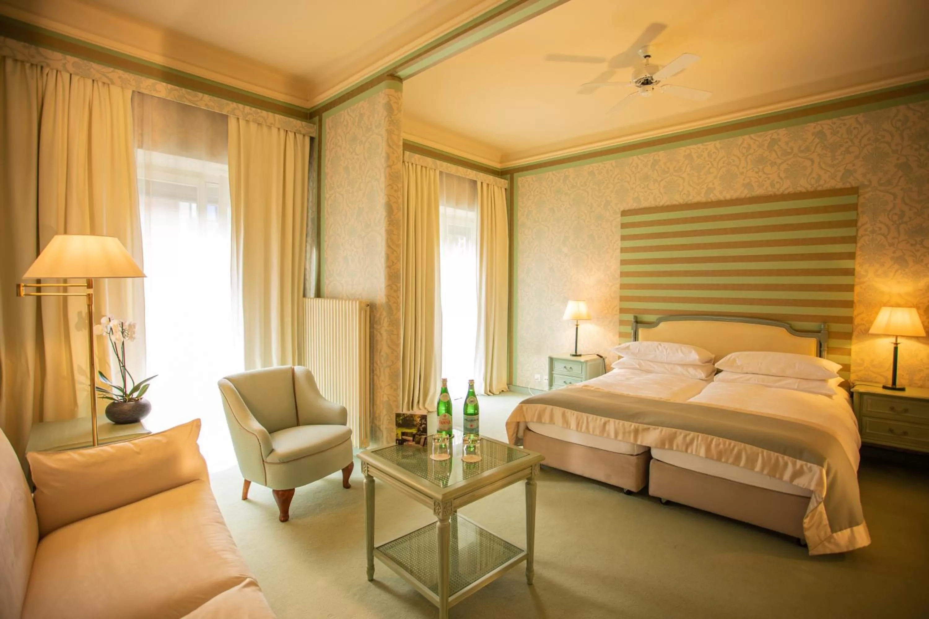 Photo of the whole room, Bed in Grand Hotel Villa Castagnola