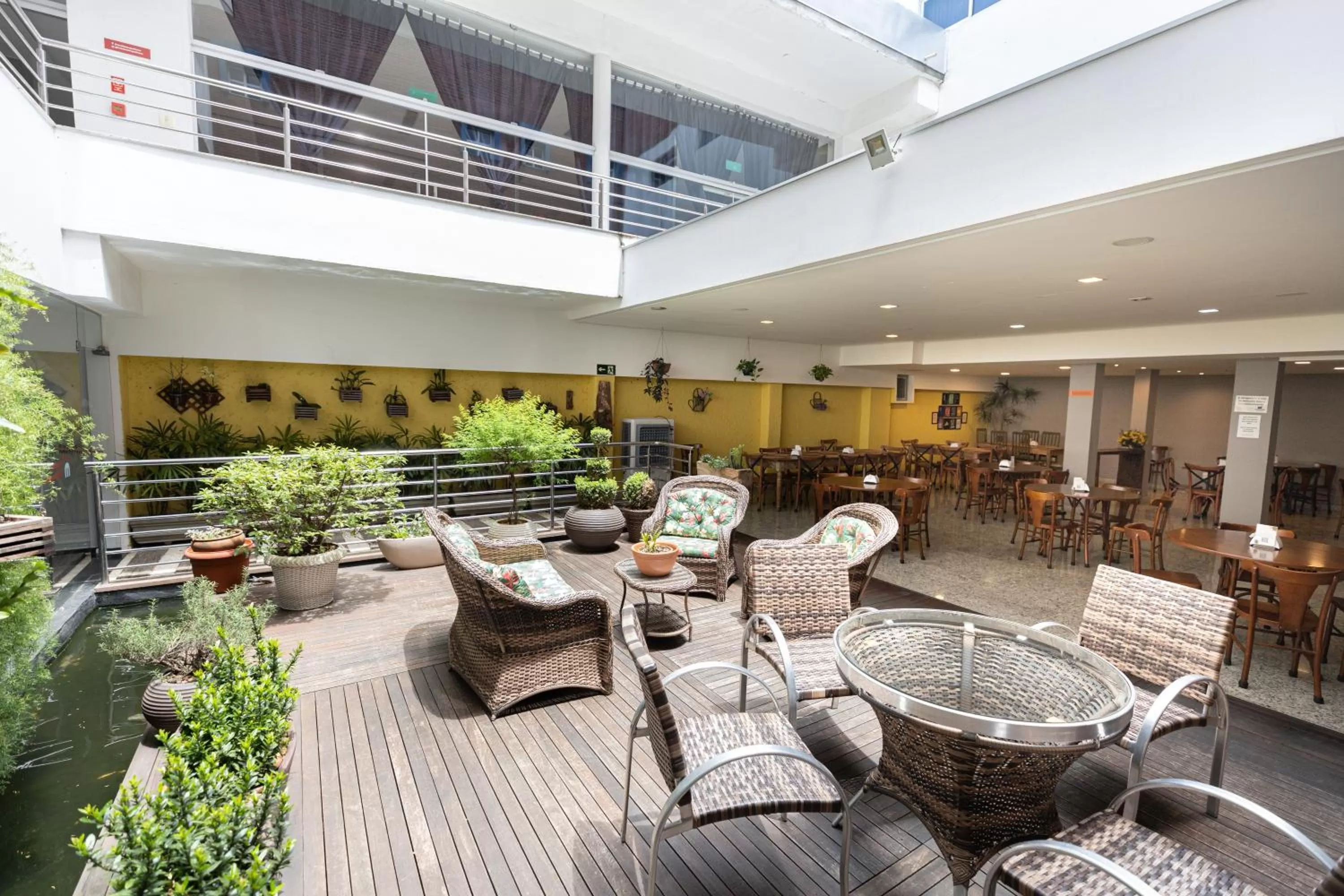 Restaurant/places to eat in Hotel Metropolitano