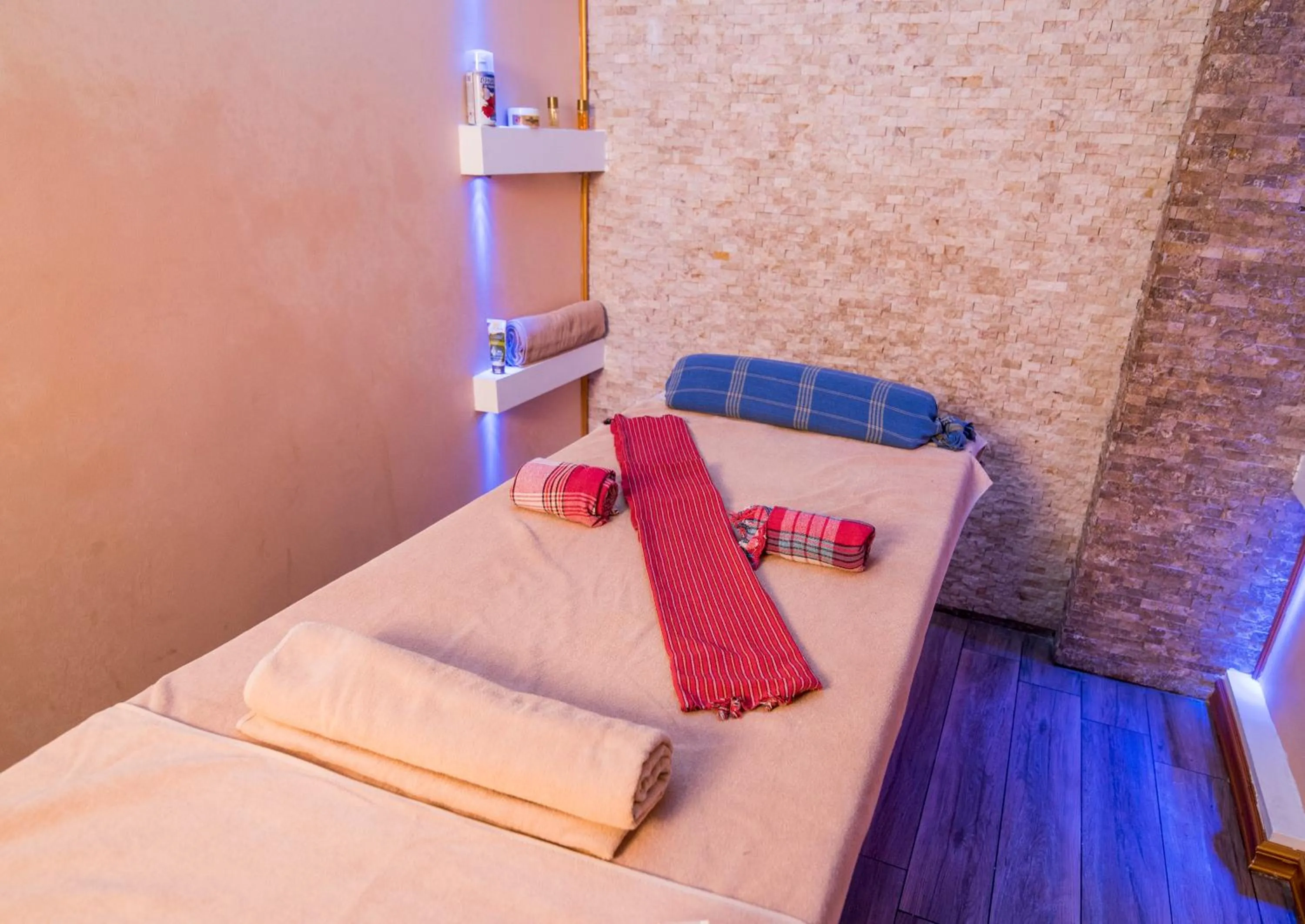 Massage, Bed in MidMar Deluxe Hotel