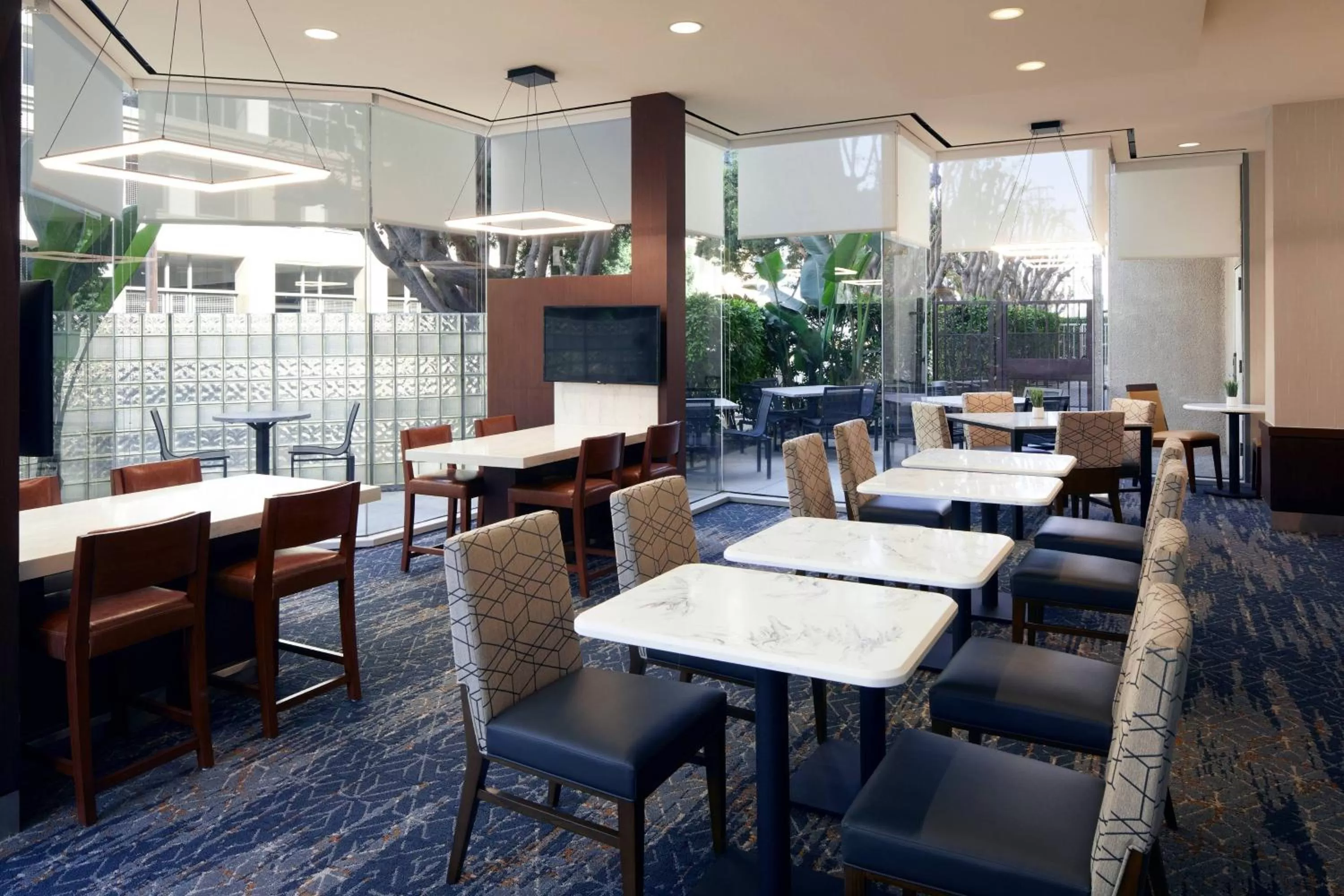 Lobby or reception in Courtyard by Marriott Los Angeles LAX / Century Boulevard