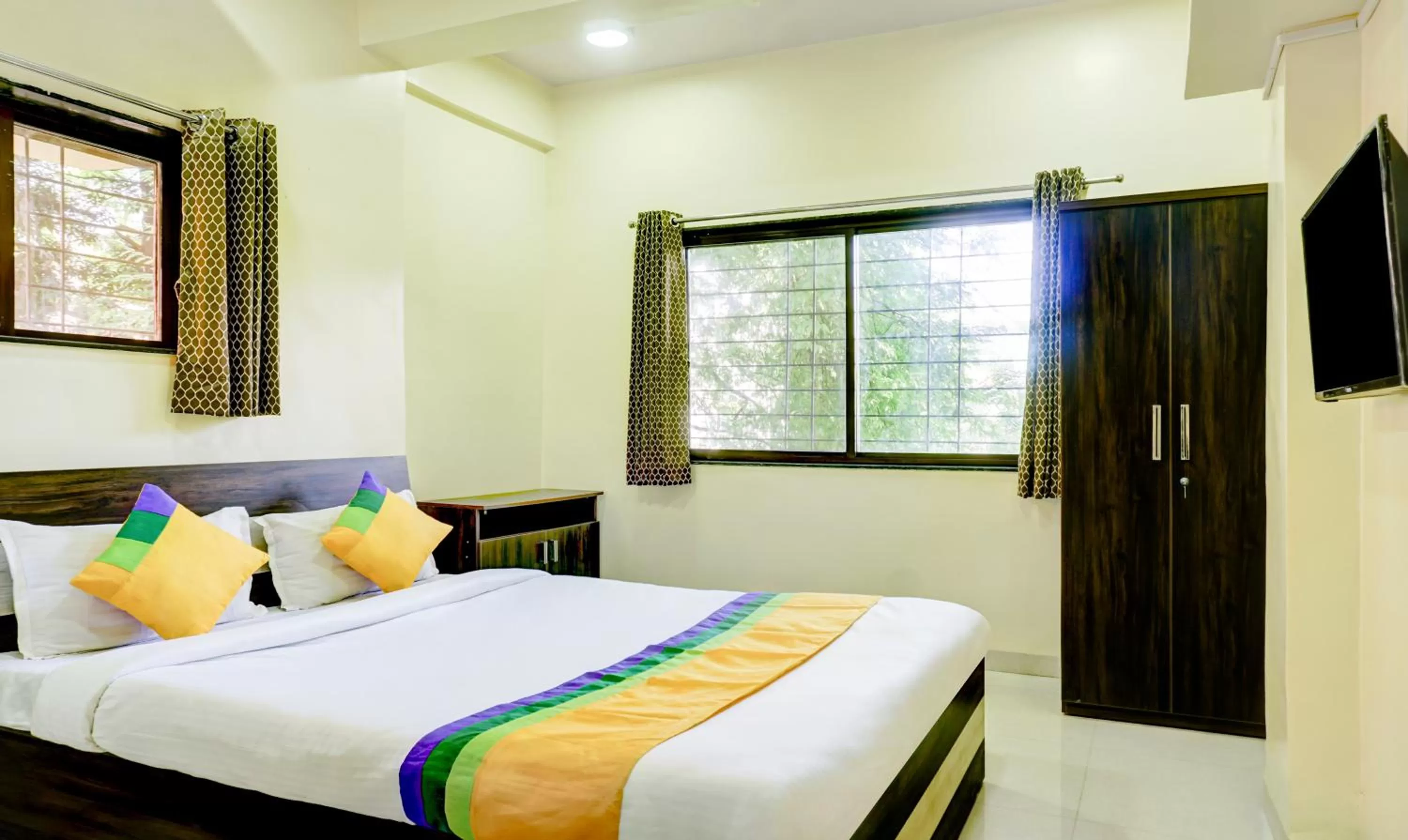 Photo of the whole room, Bed in Hotel Bestow Inn Koregaon Park Pune -Near Osho Ashram