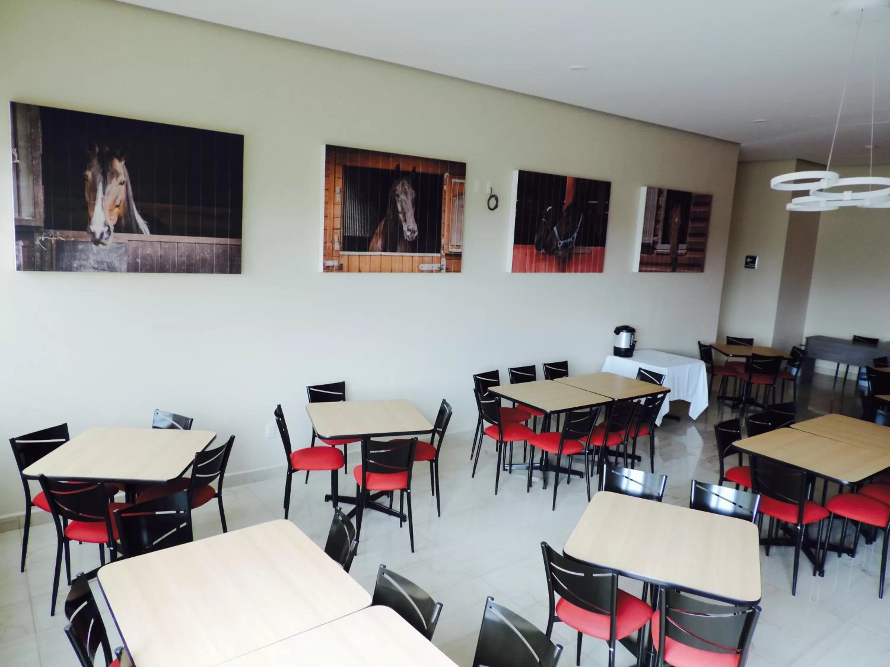 Restaurant/places to eat in Hotel Xcoco Inn