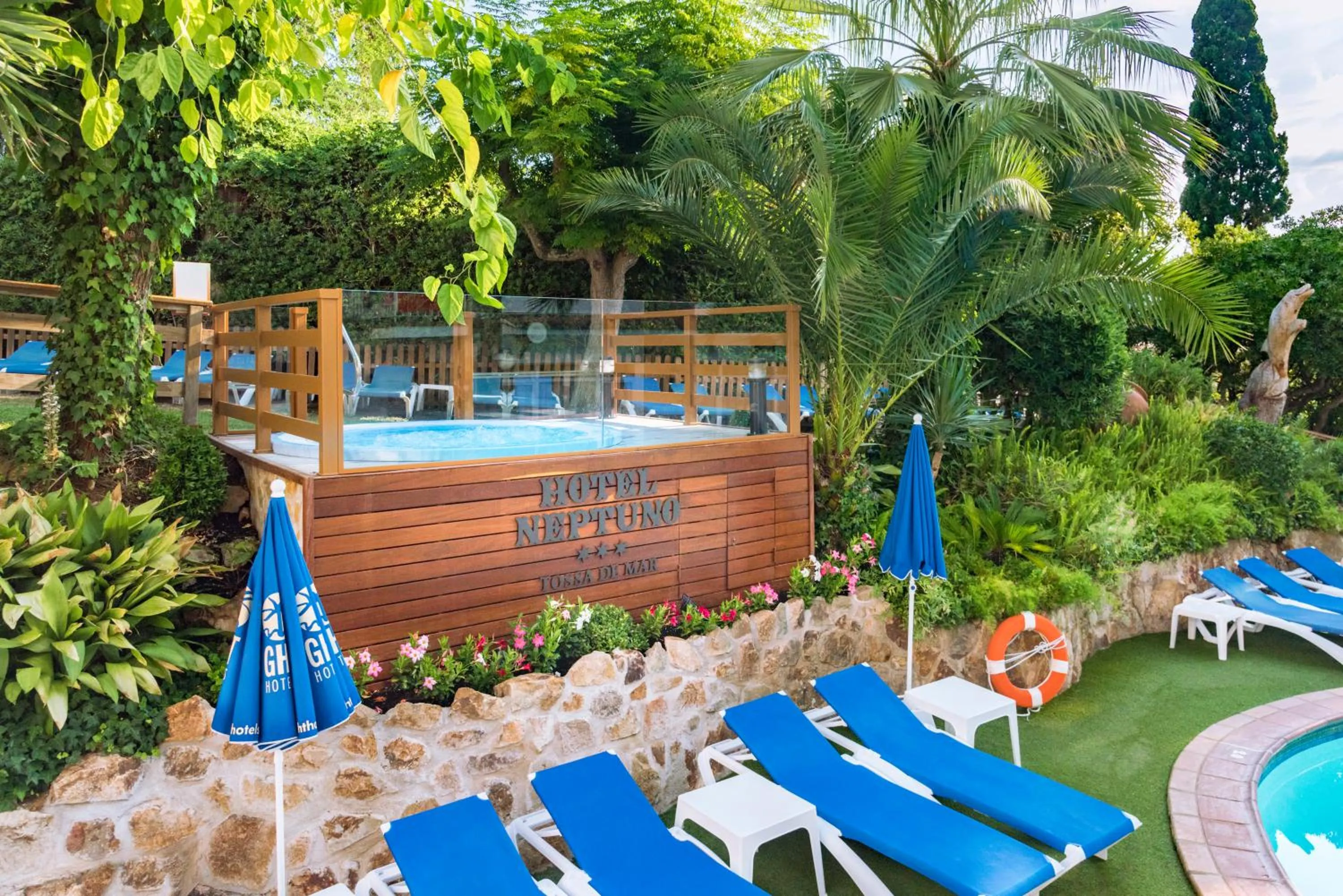 Patio in Hotel GHT Neptuno-Tossa & Venus SPA