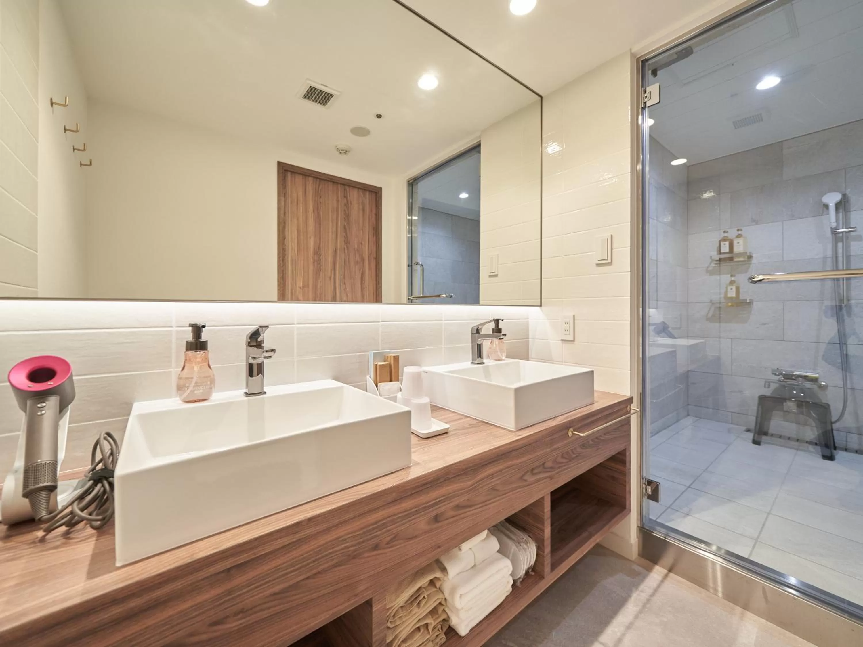 Shower in WeBase KAMAKURA